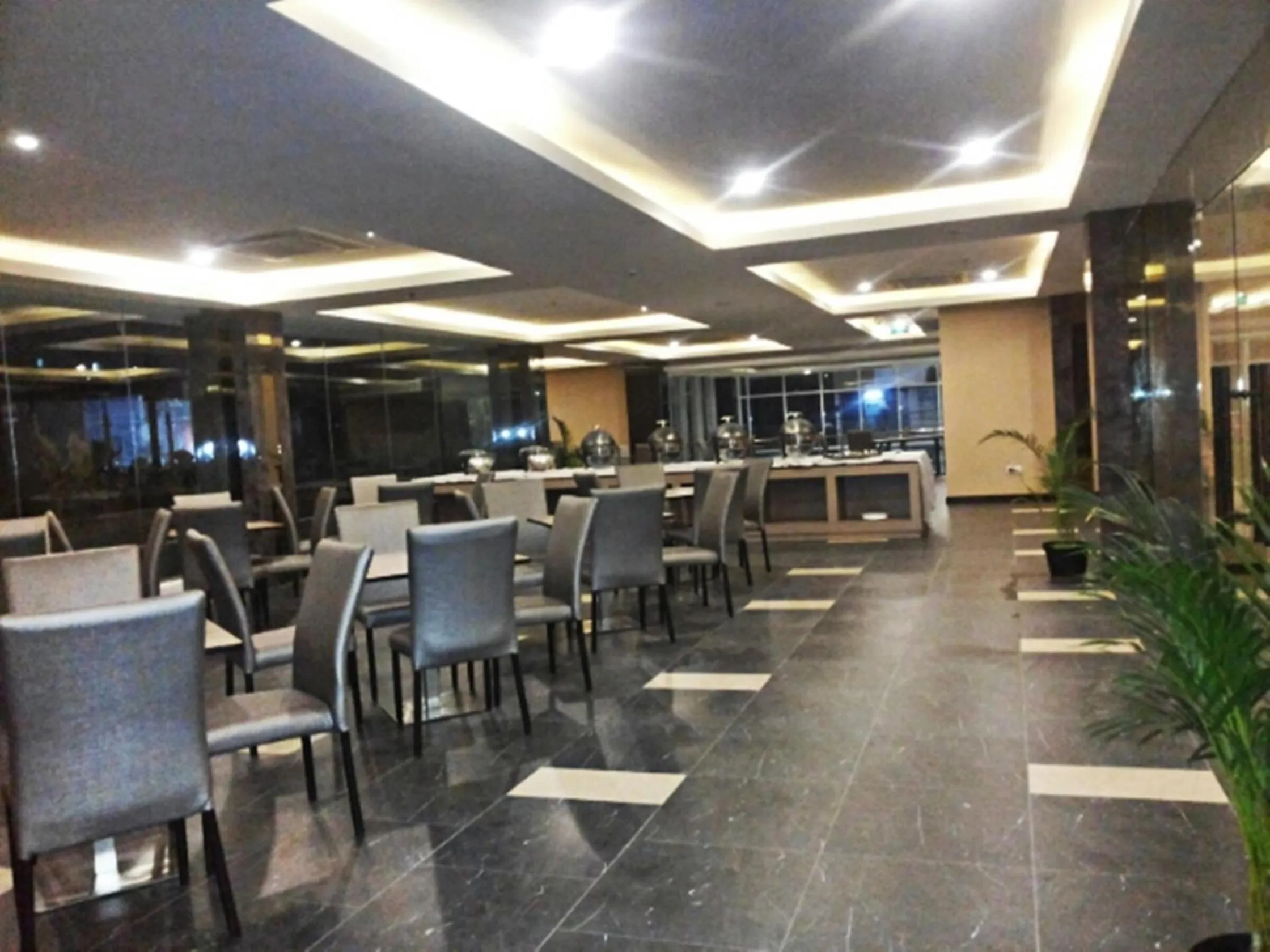 Restaurant/places to eat in Serela Waringin by KAGUM Hotels