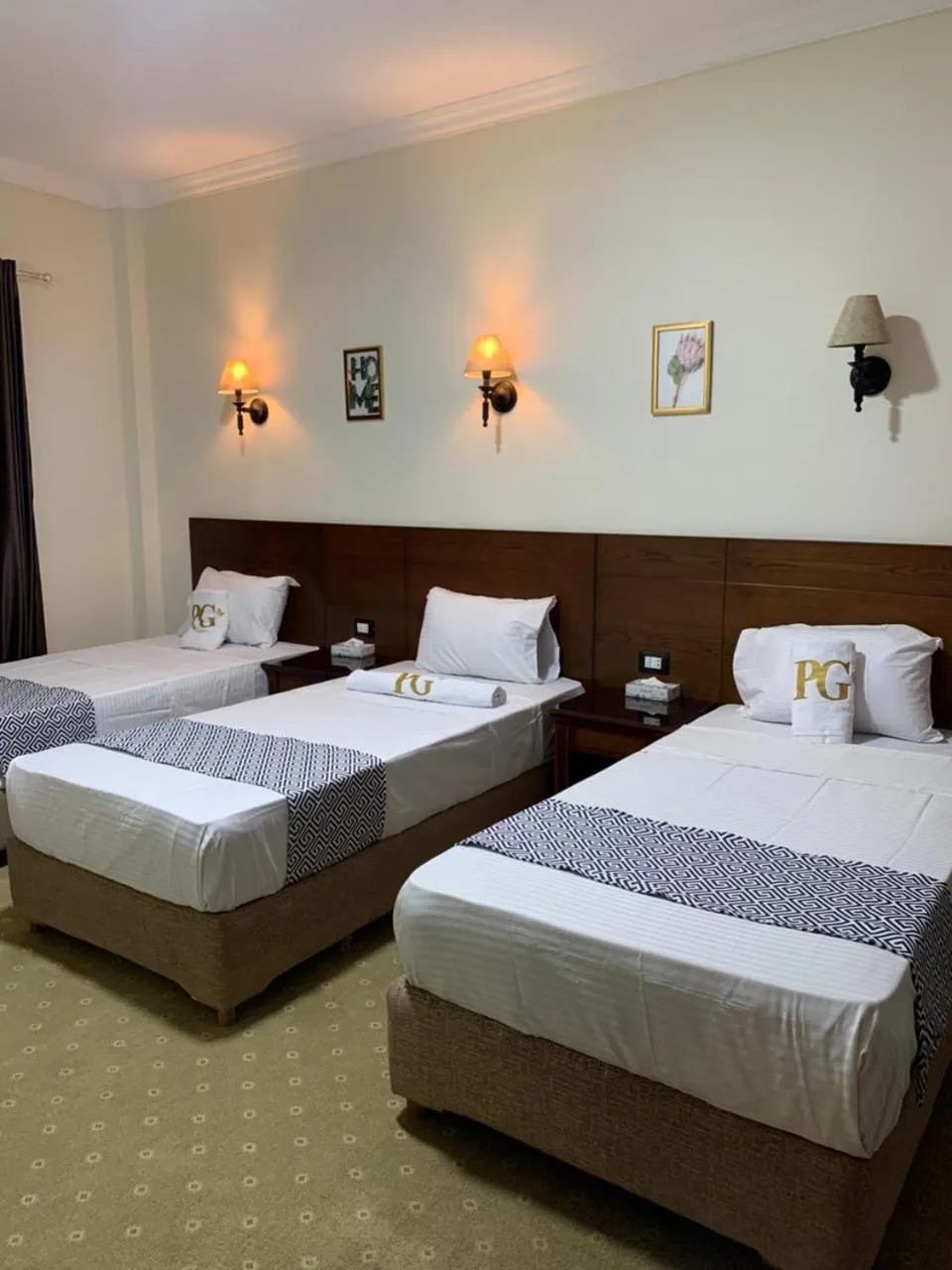 Bedroom, Bed in Montana Hotel