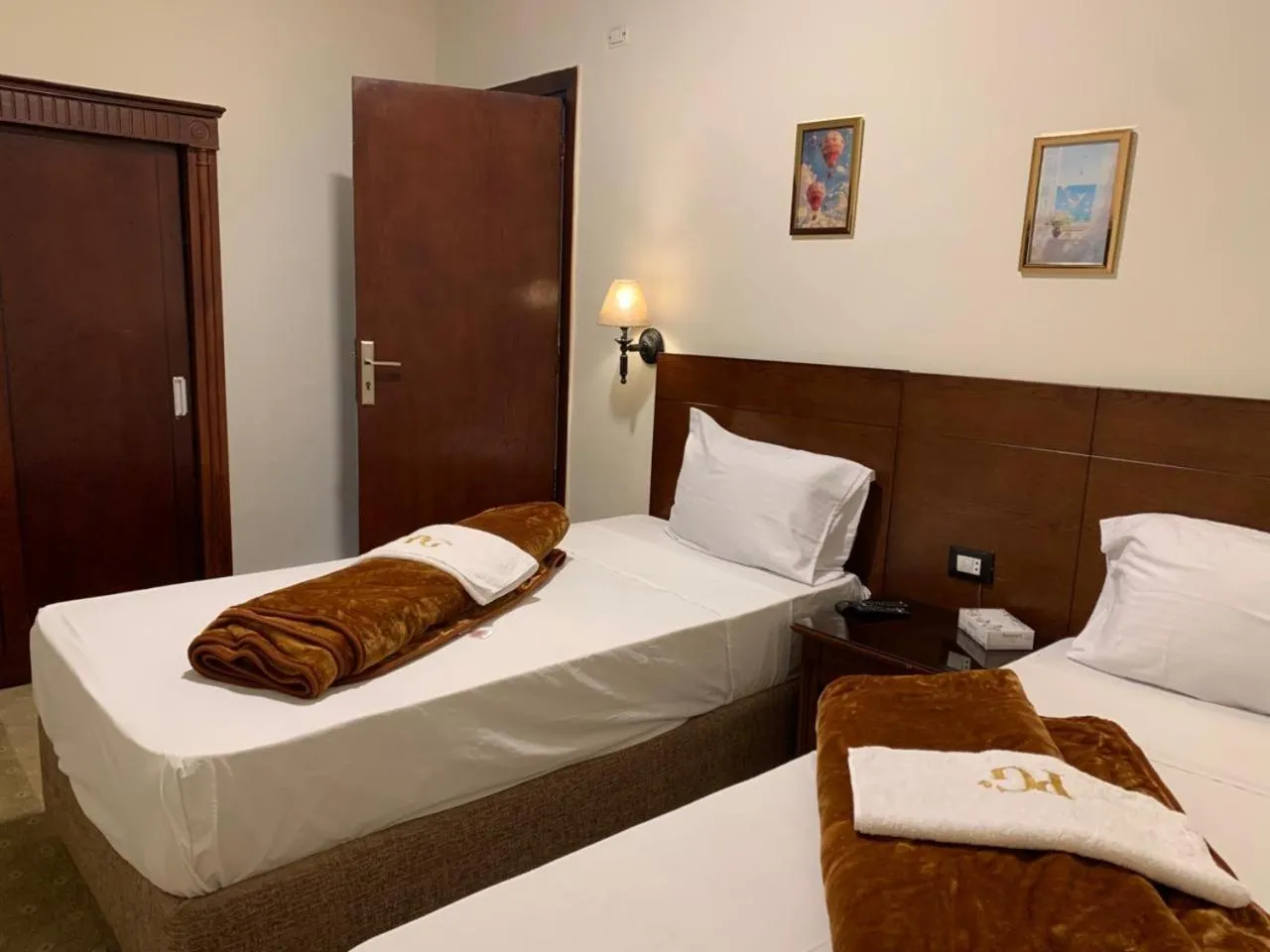 Bedroom, Bed in Montana Hotel