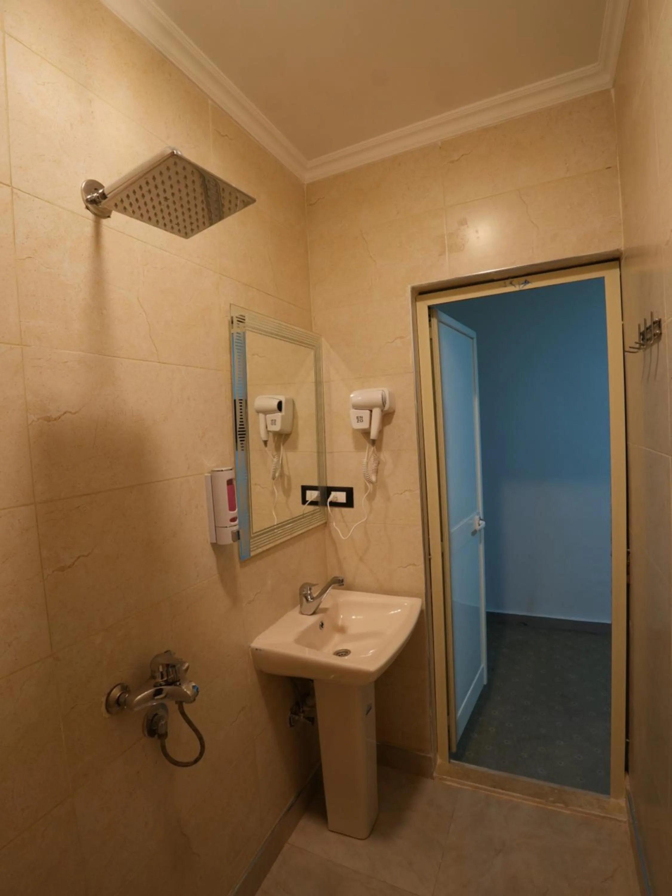 Shower in Montana Hotel