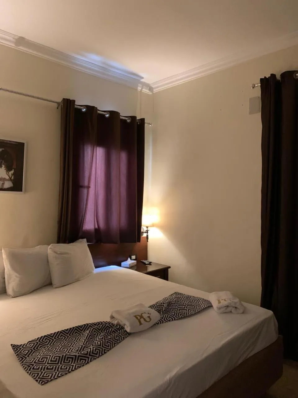 Bedroom, Bed in Montana Hotel