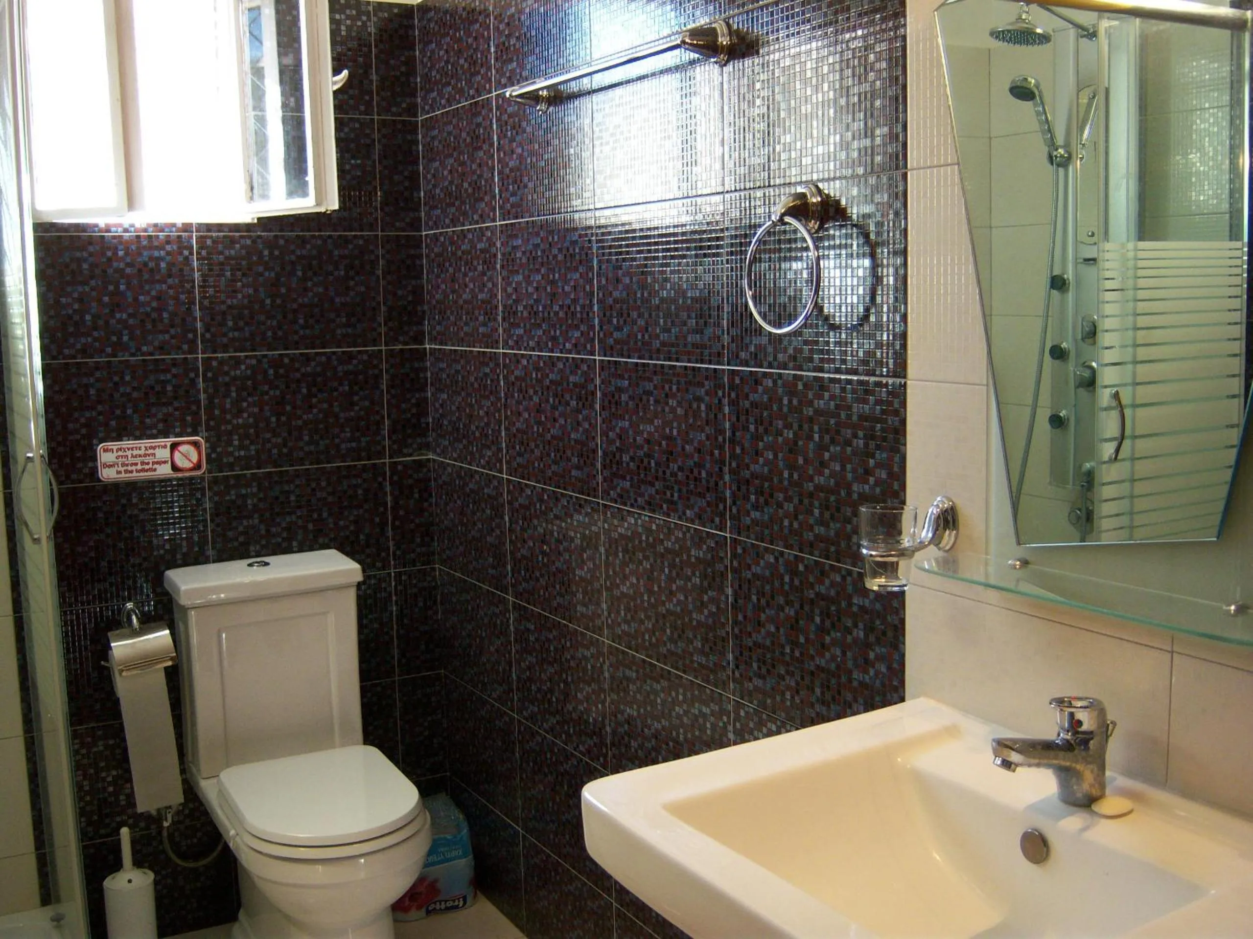 Bathroom in Villa Konaki