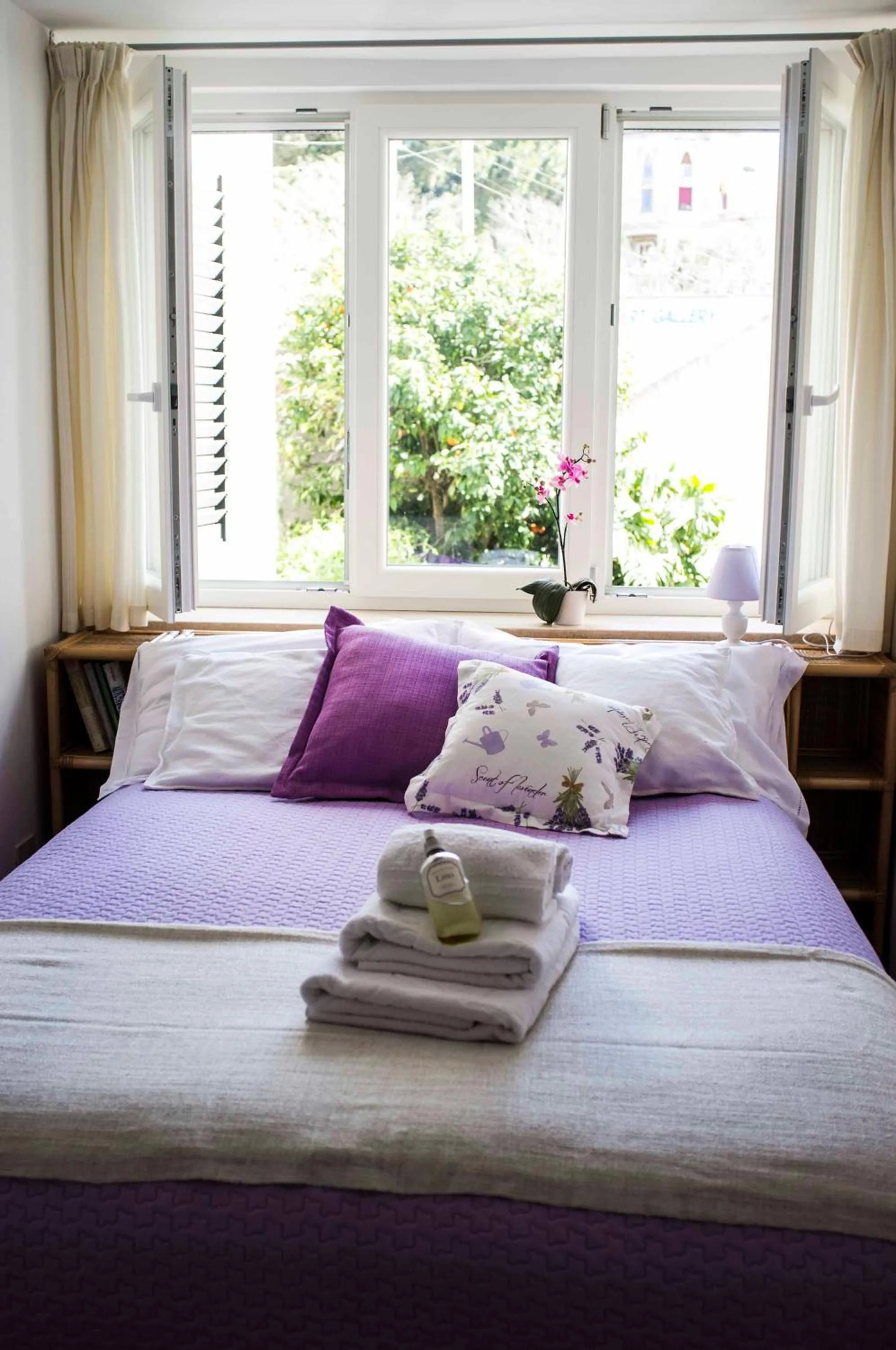 Bed in Villa Apollo B&B