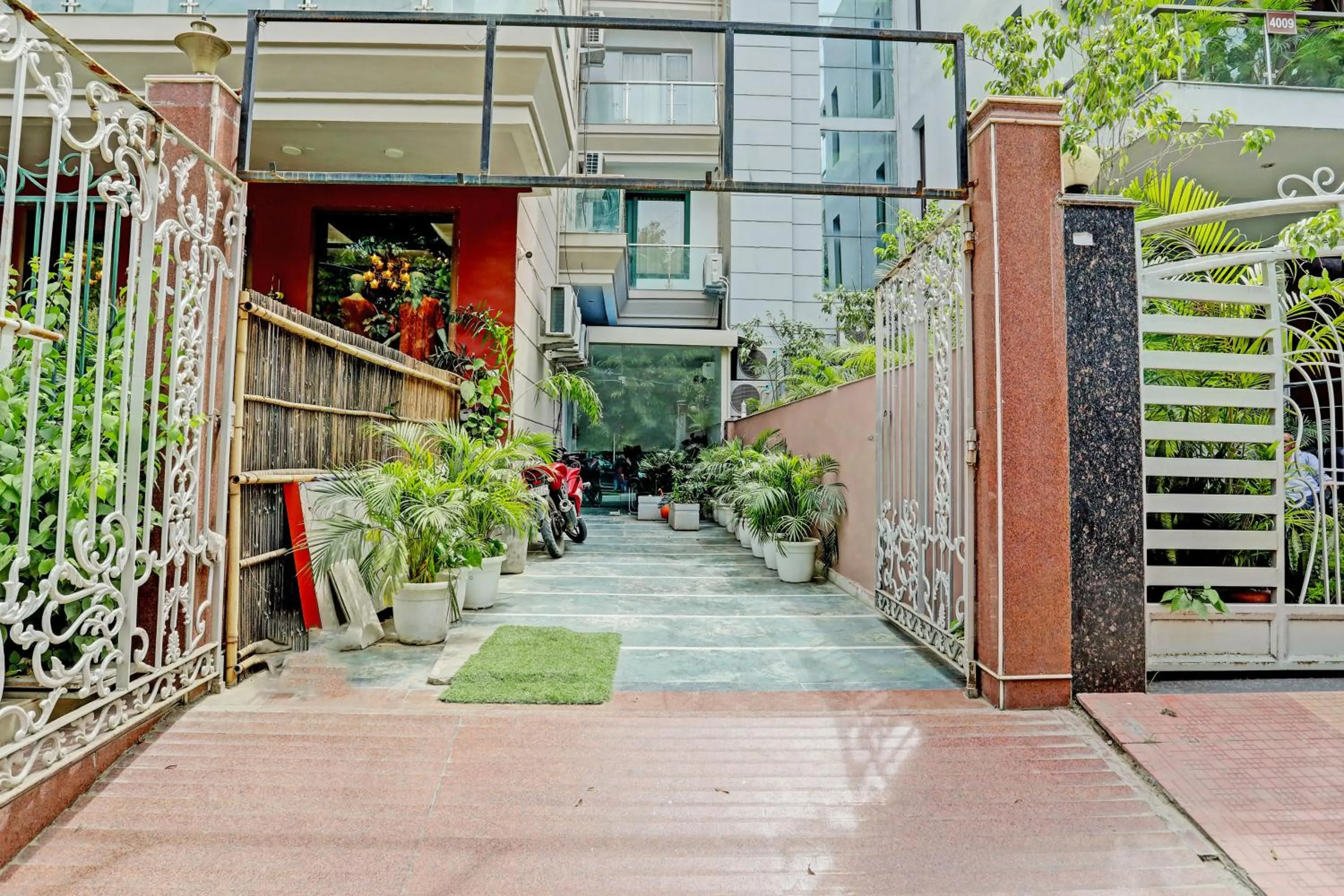 Property building in Roswell Inn