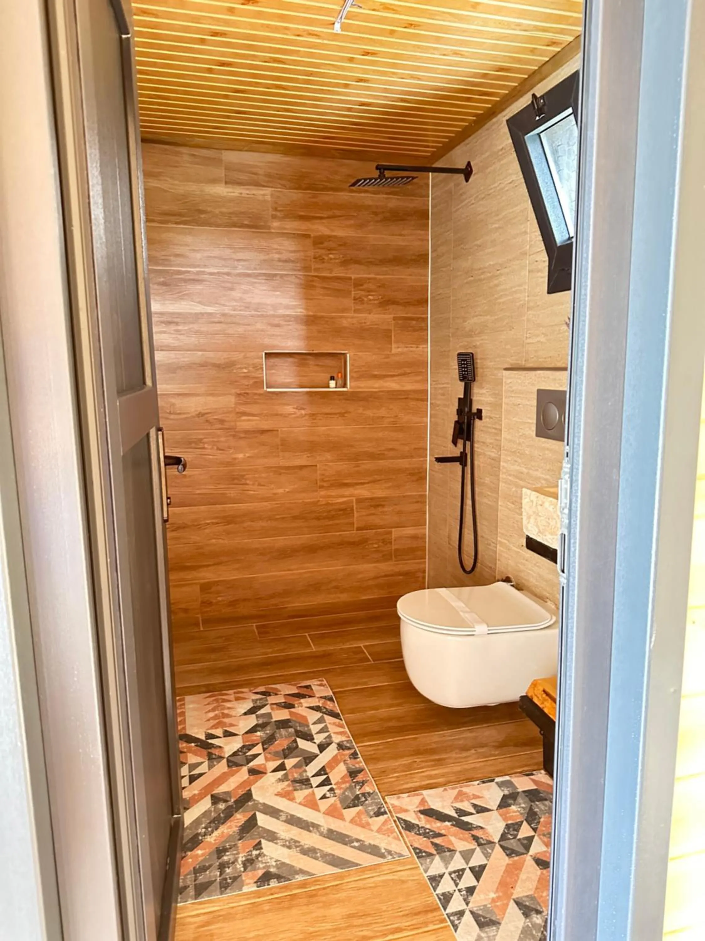 Shower in Cile Vadi Bungalov