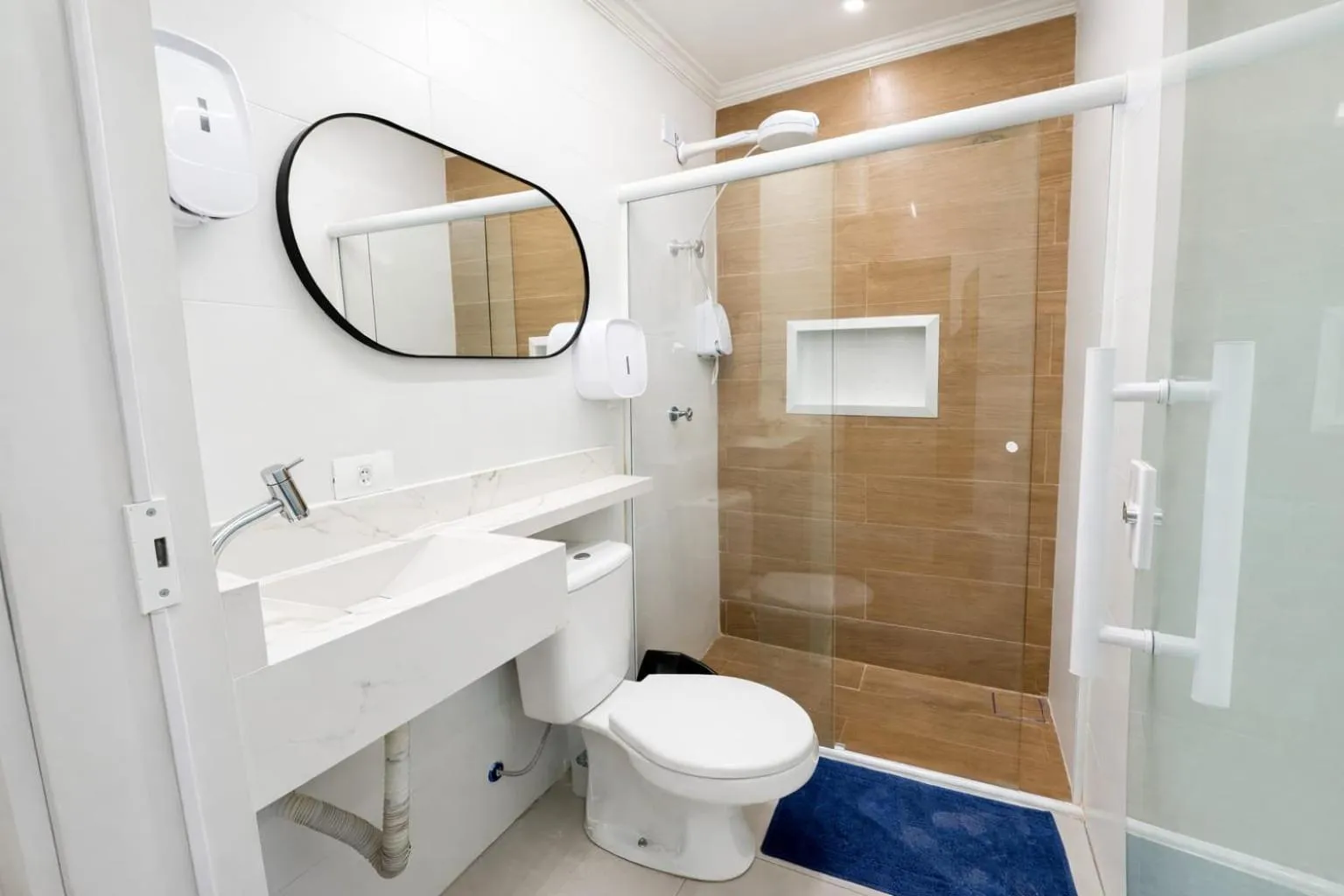 Shower in CASA HOTEL PIRACICABA