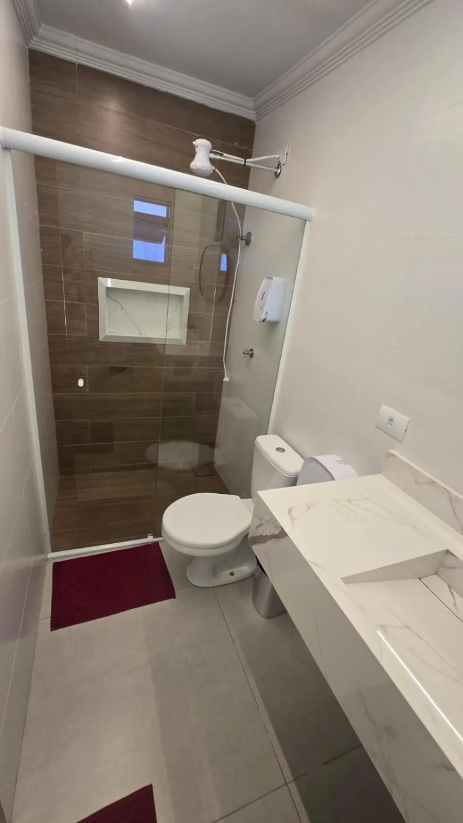 Shower in CASA HOTEL PIRACICABA