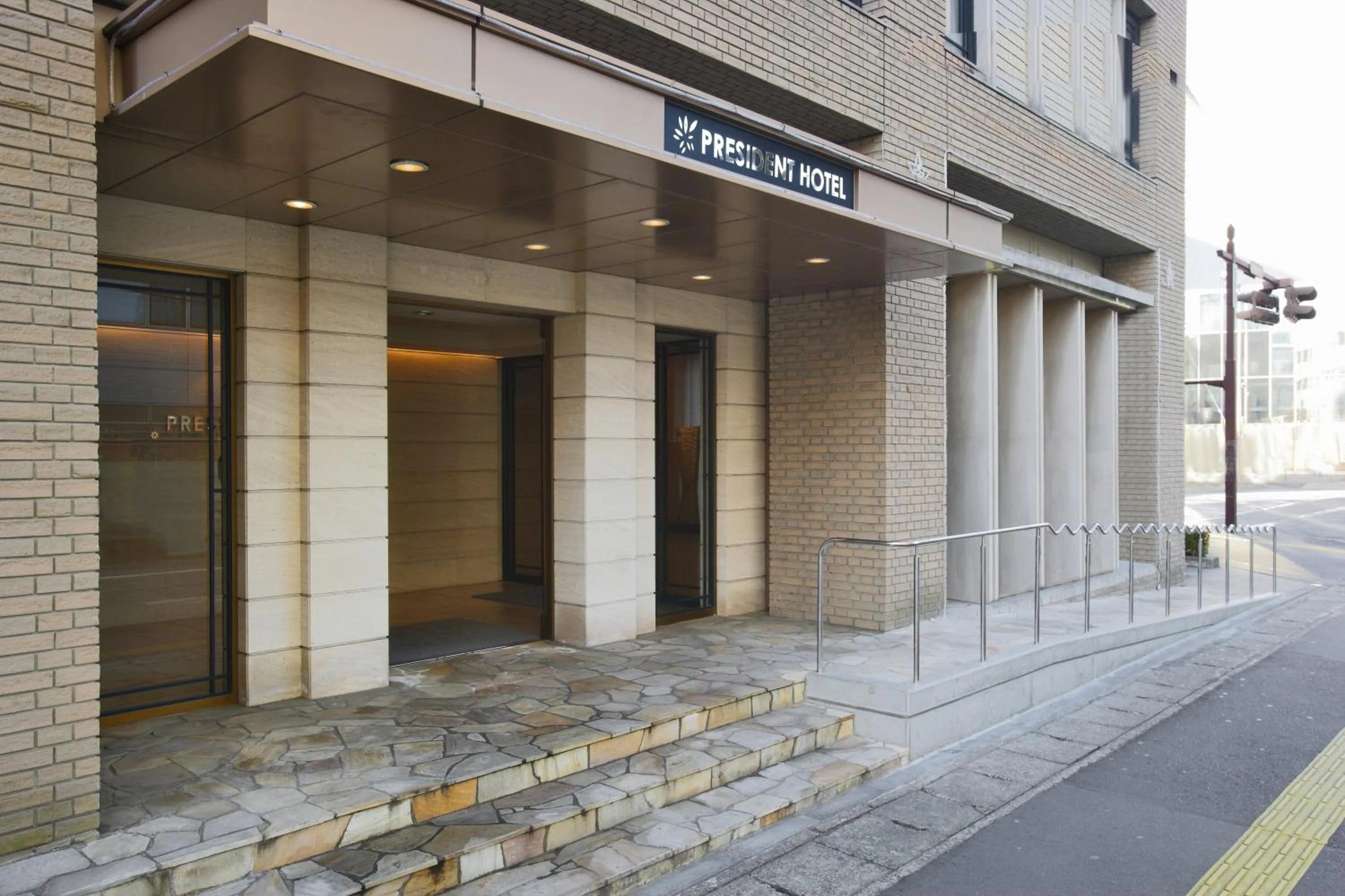 Facade/entrance in President Hotel Mito