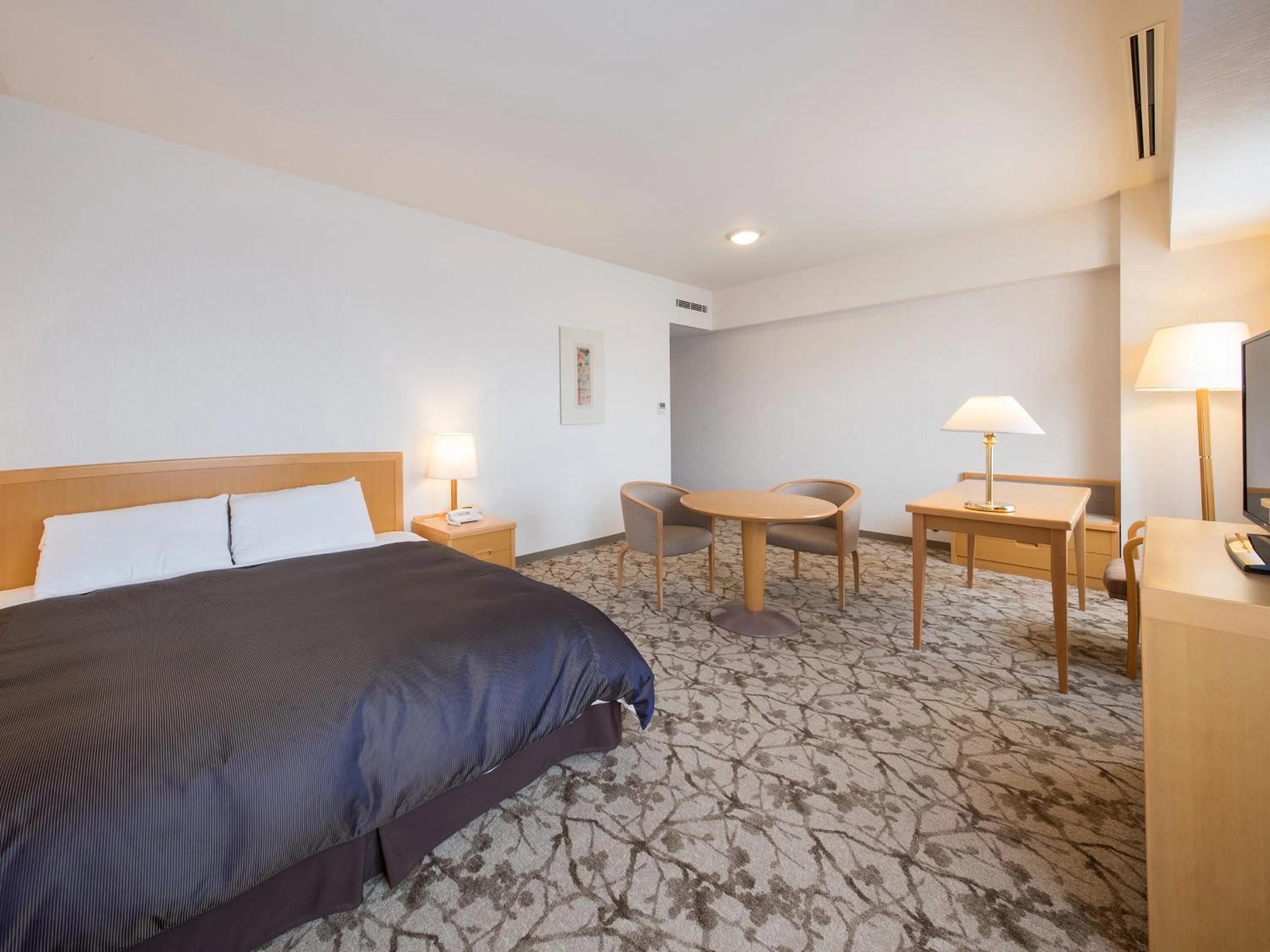 Bed in President Hotel Mito