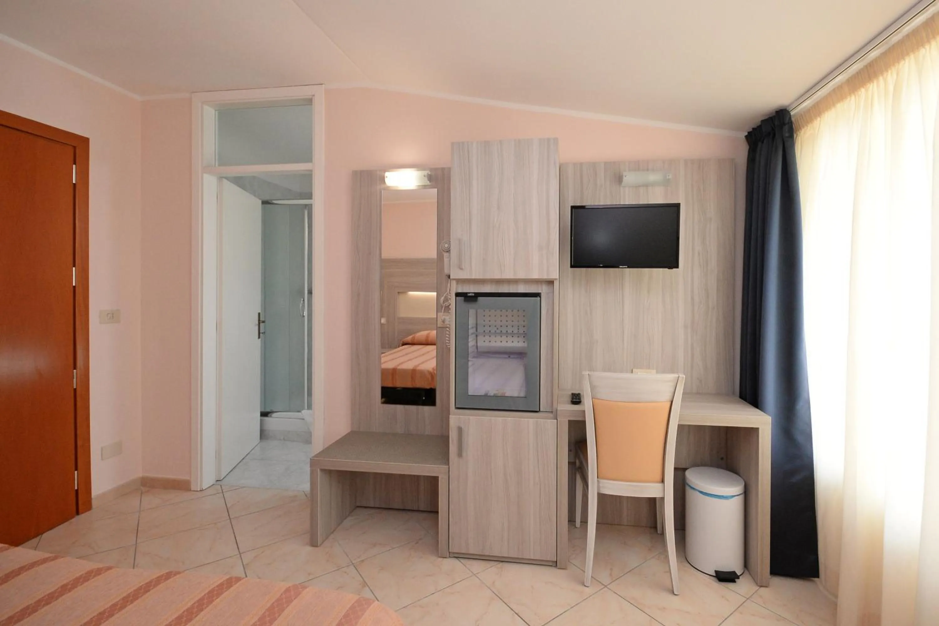 Photo of the whole room in Hotel Concorde