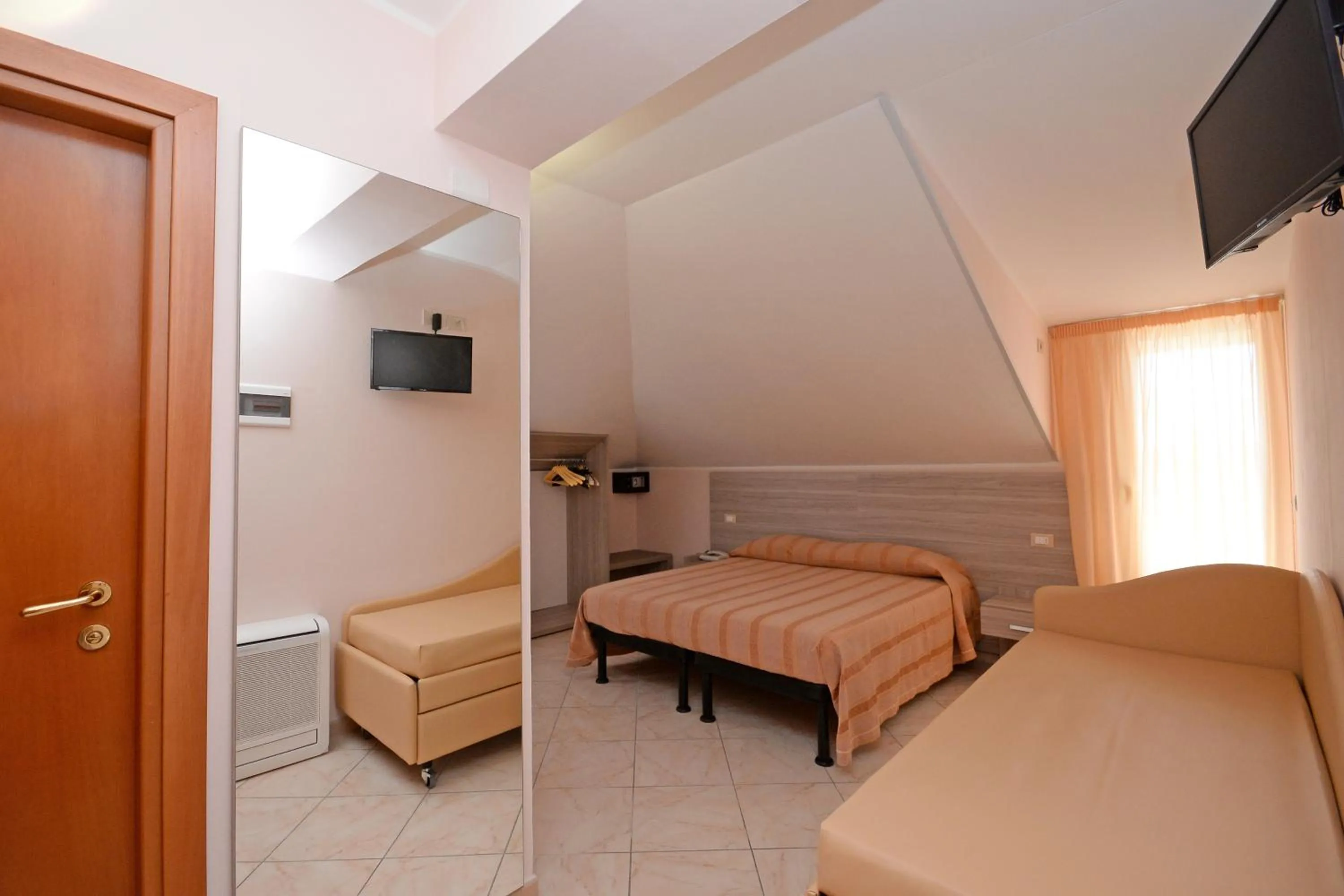 Bedroom in Hotel Concorde