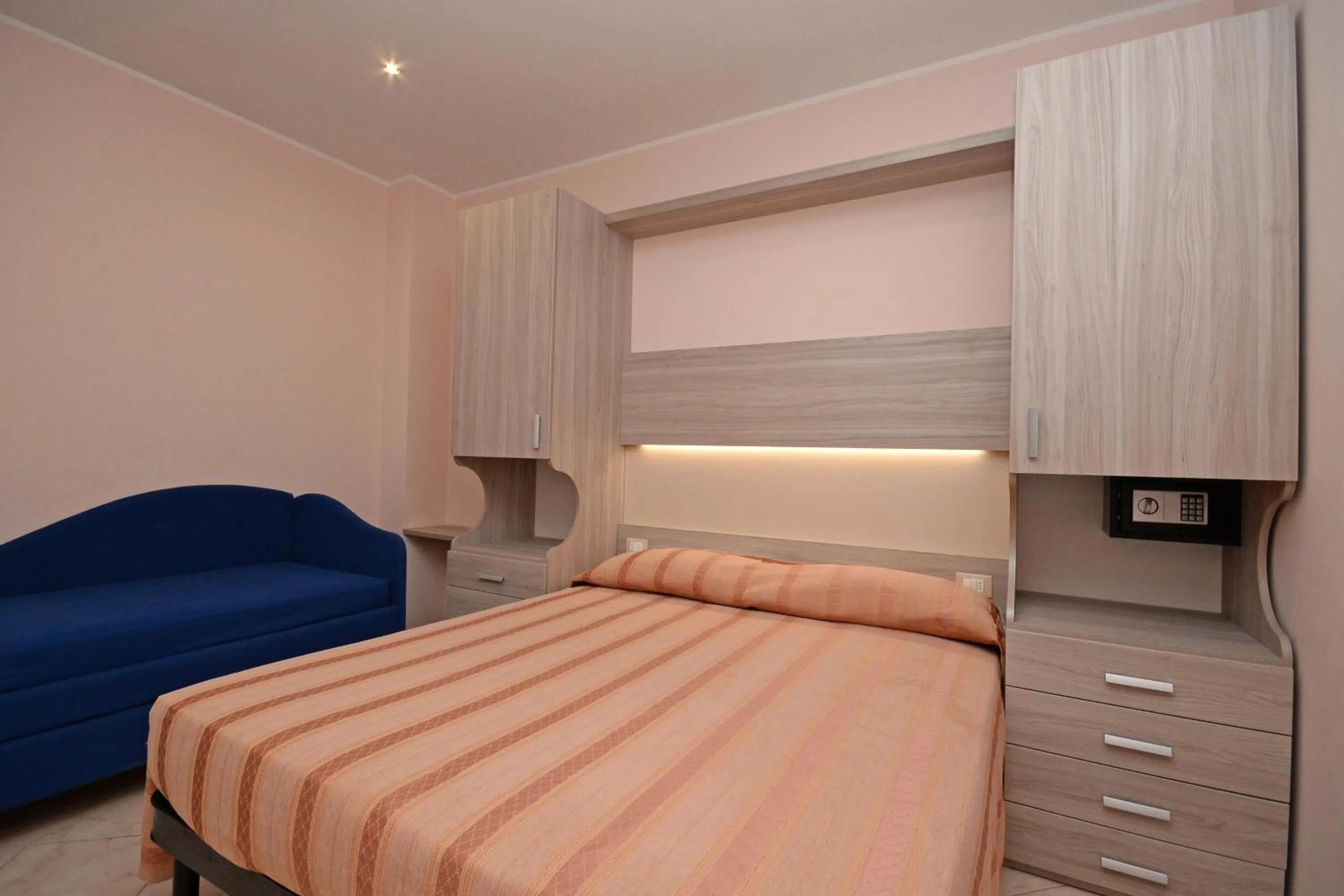 Bedroom in Hotel Concorde