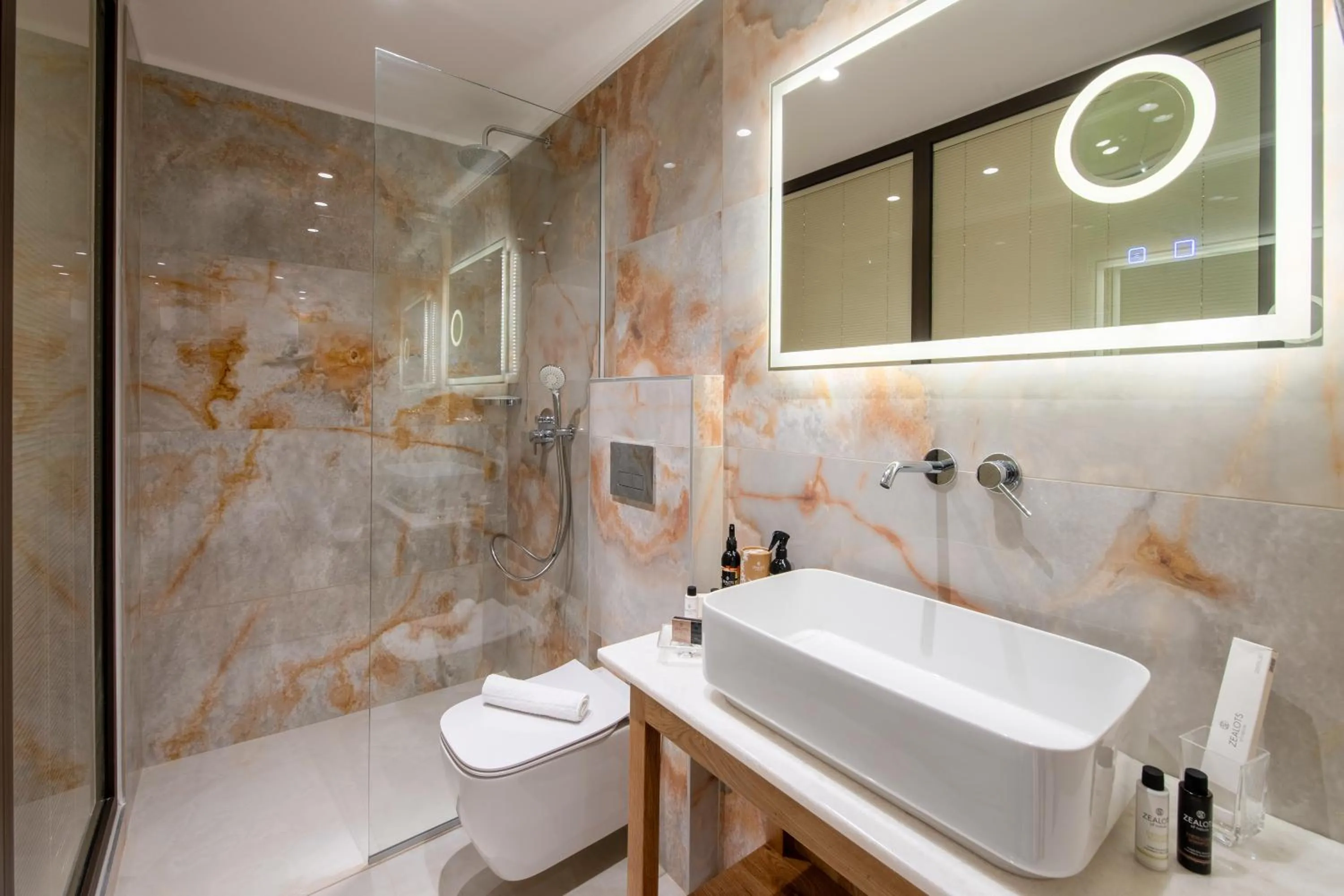 Shower in The Wine Hotel