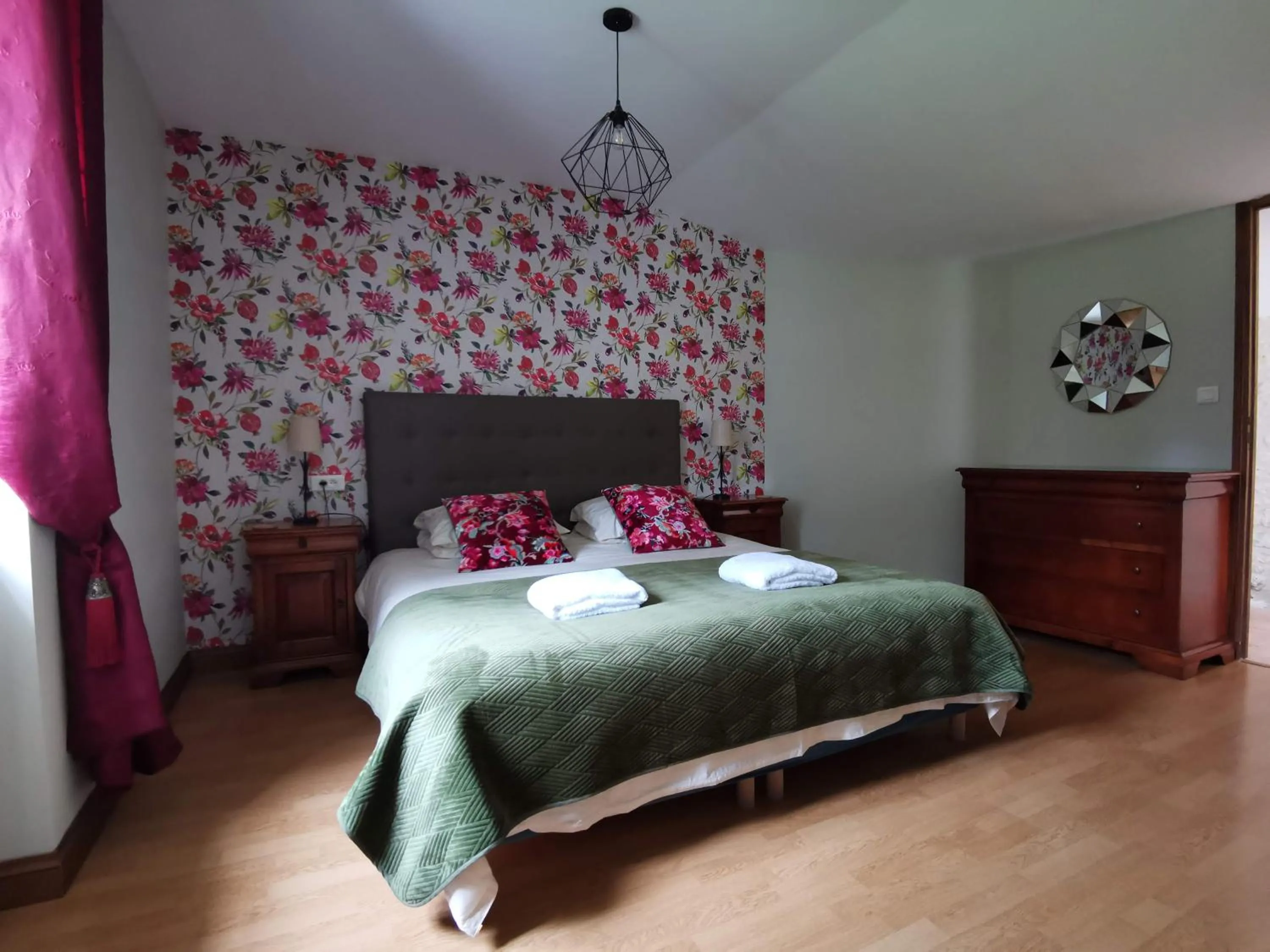 Bedroom, Bed in L'Ancienne Distillerie