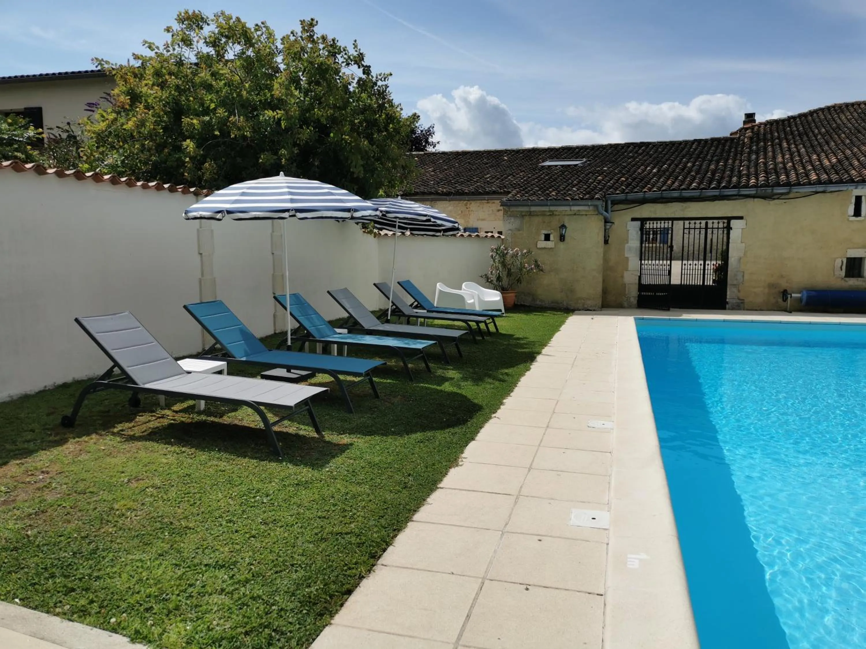 Swimming pool in L'Ancienne Distillerie