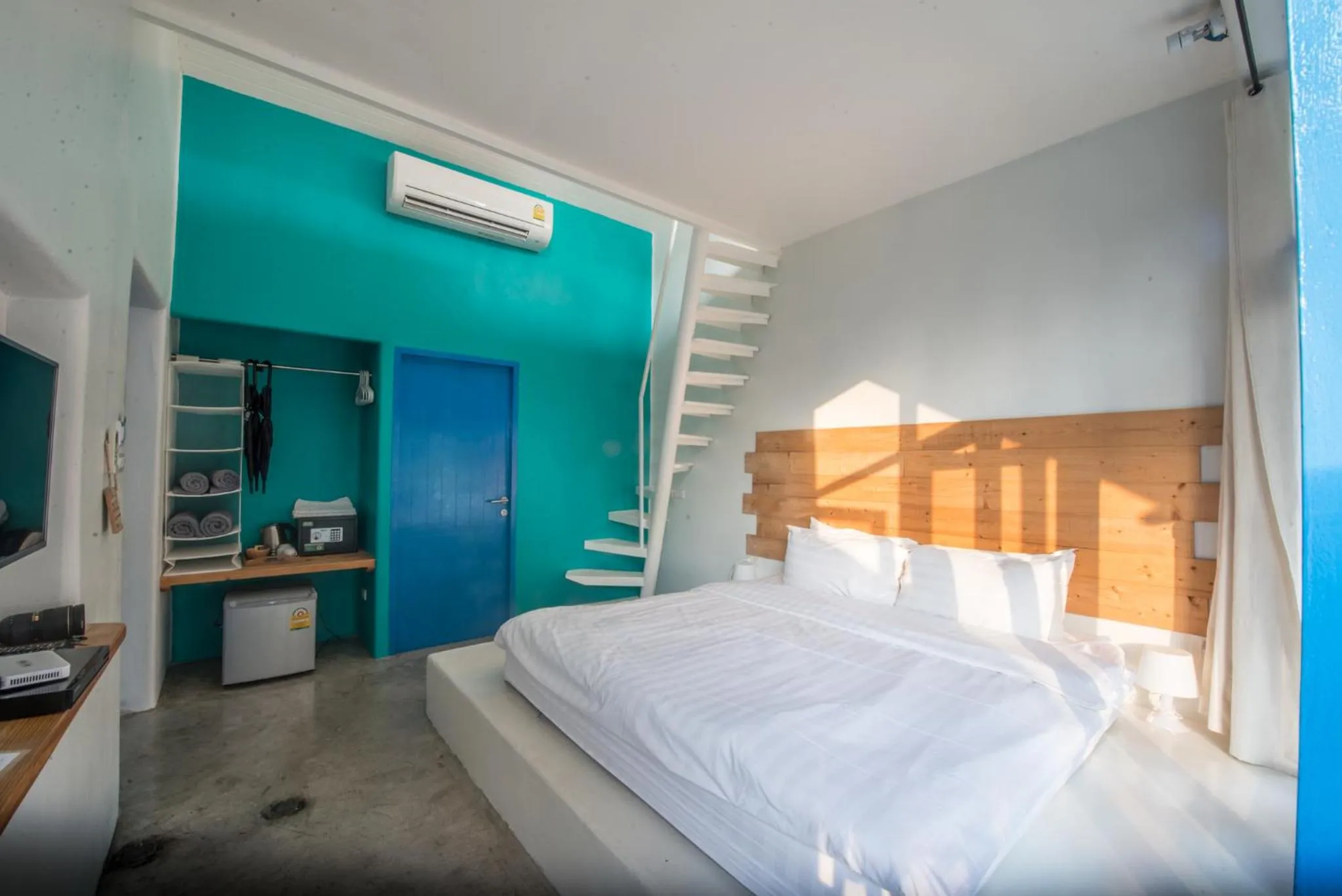 Photo of the whole room, Bed in Pajamas Koh Chang