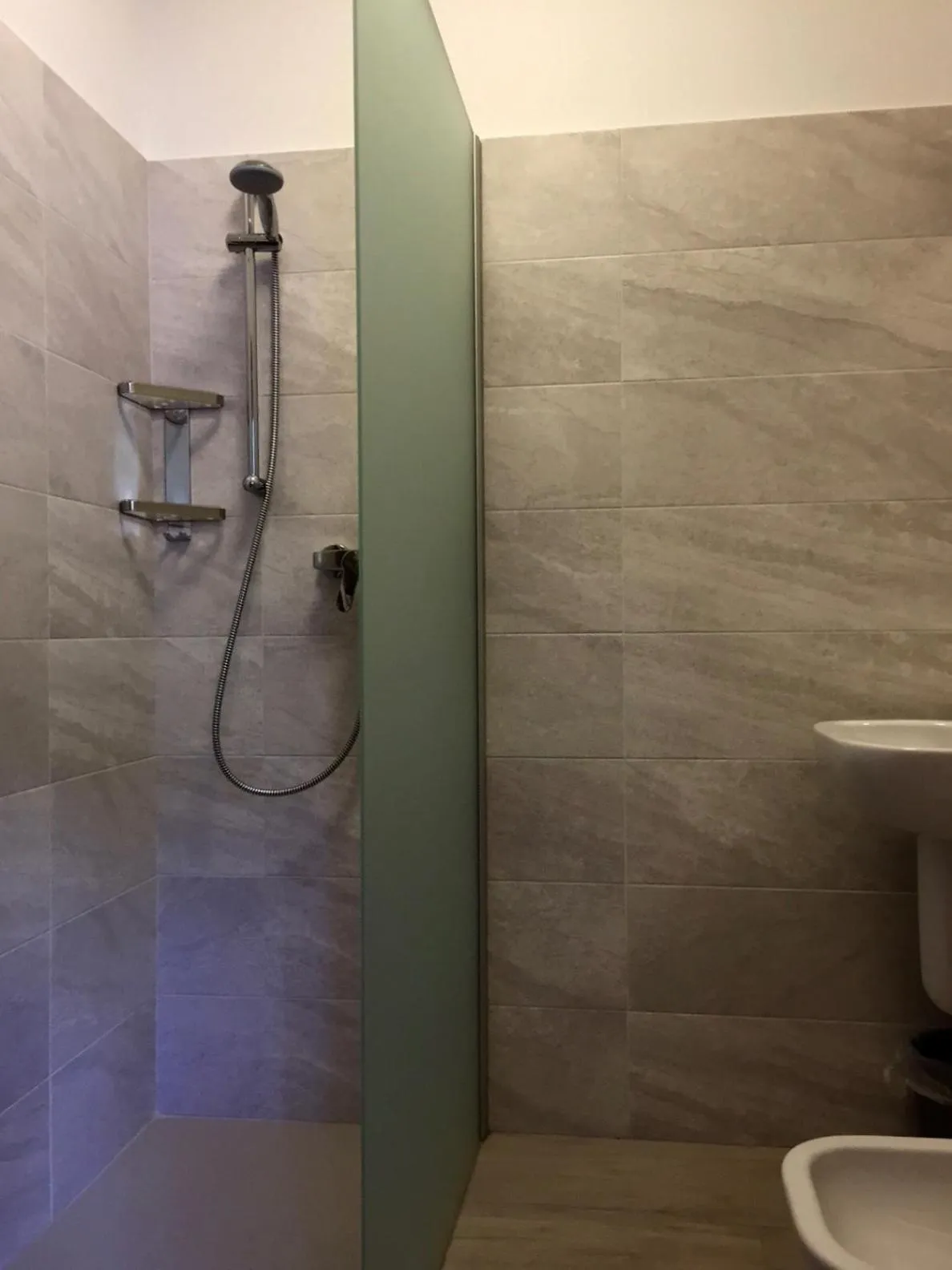 Shower in Hotel Ginepro