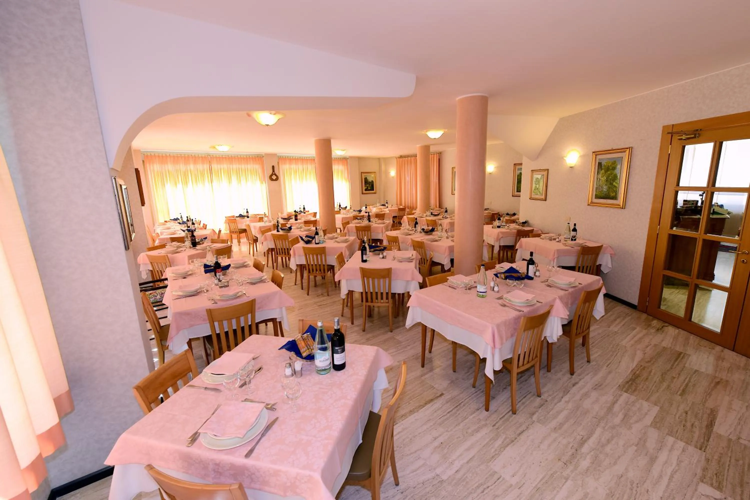 Restaurant/places to eat in Hotel Ginepro