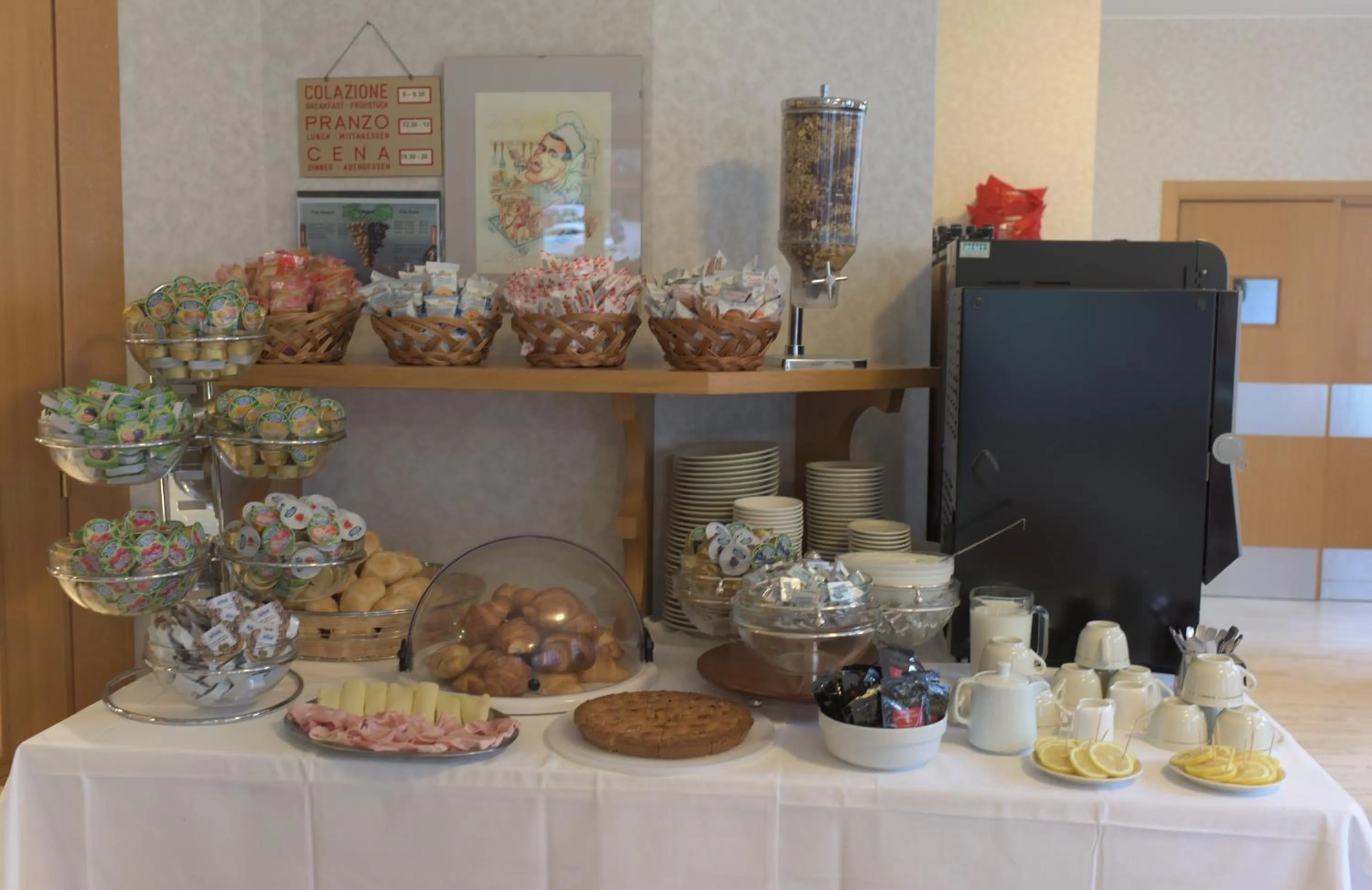 Buffet breakfast in Hotel Ginepro