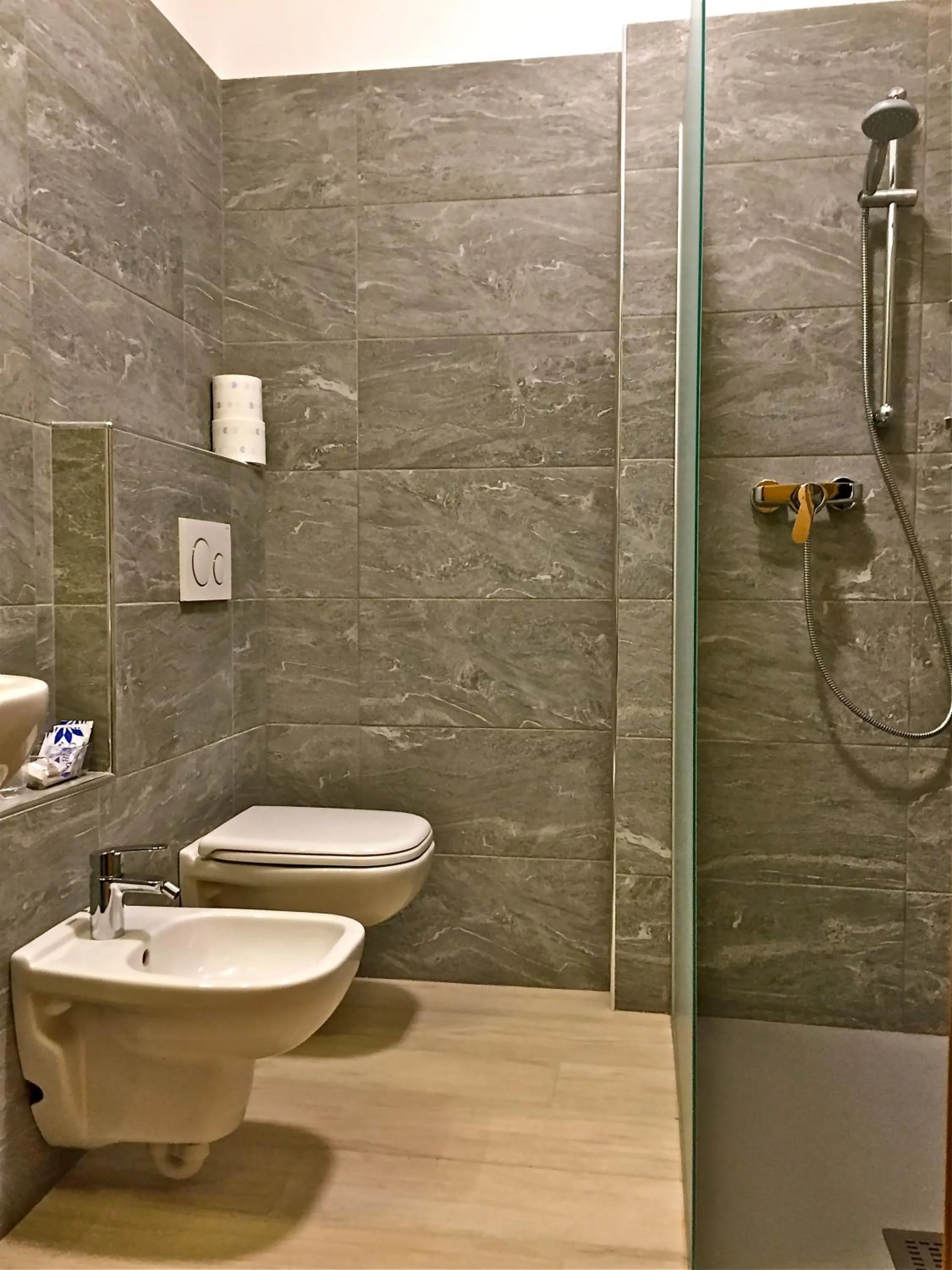 Toilet in Hotel Ginepro