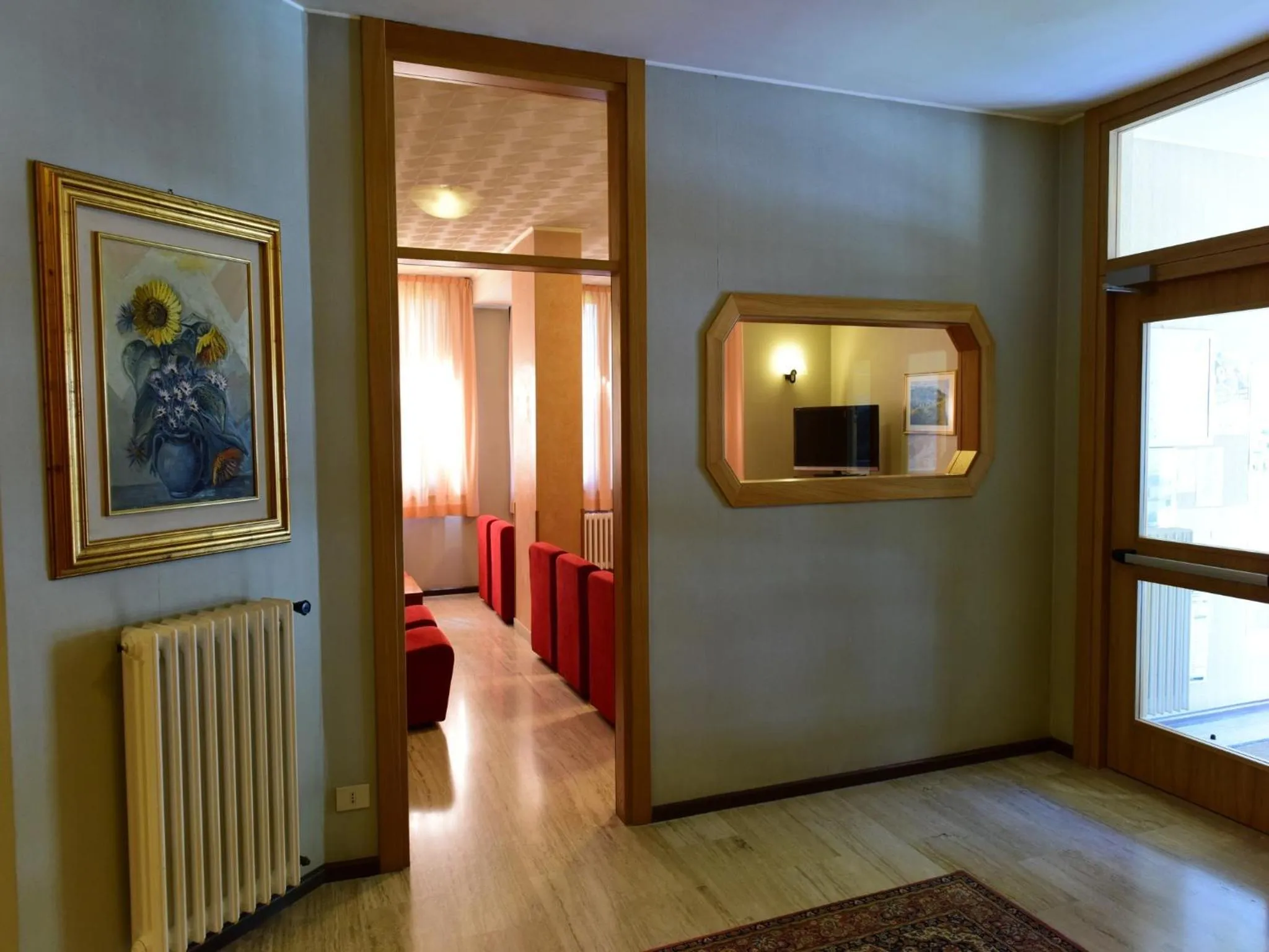 Communal lounge/ TV room in Hotel Ginepro