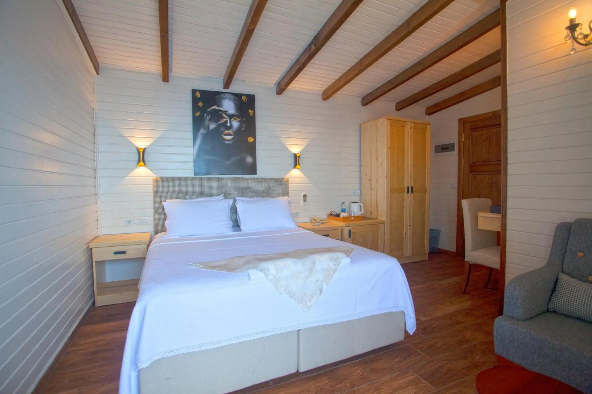 Bed in Sunset Villa Hotel