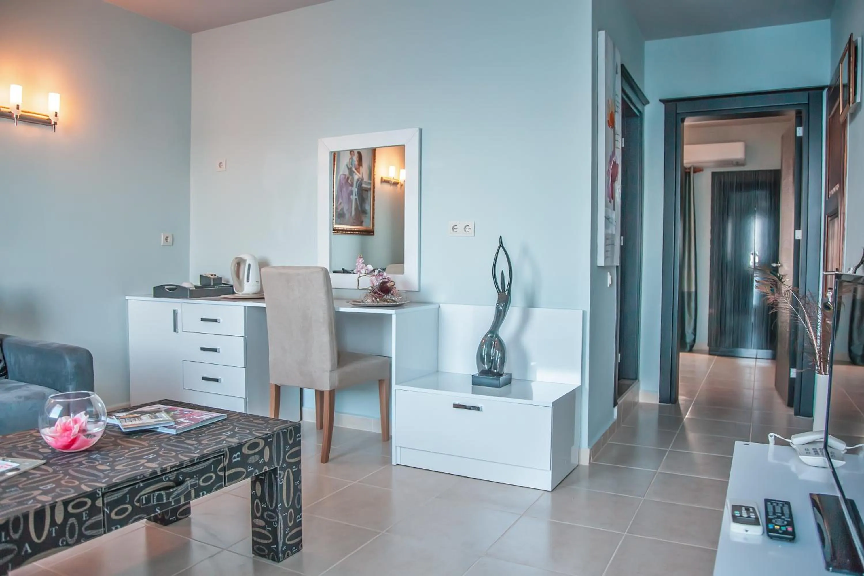 Living room in Sunset Villa Hotel