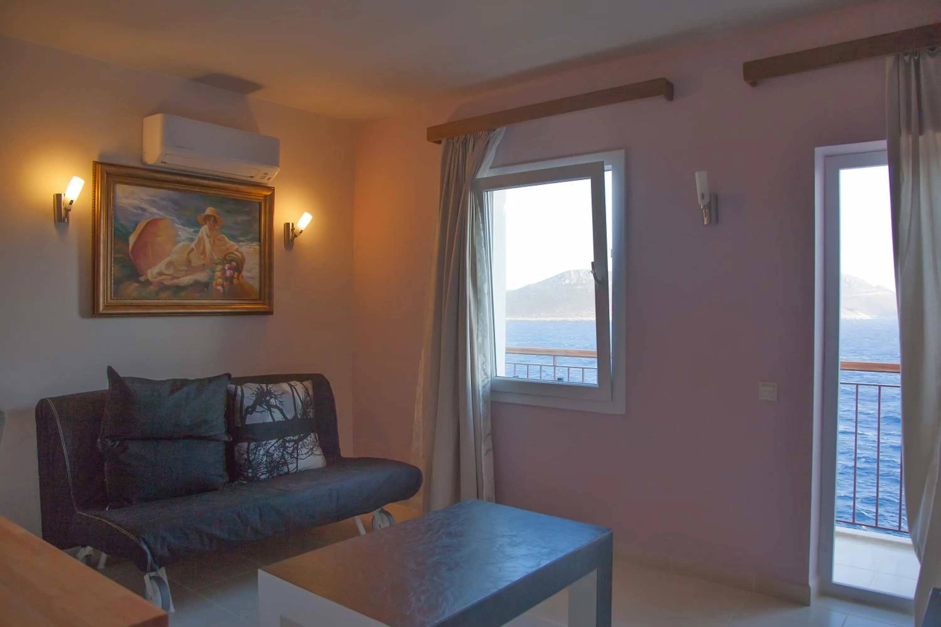 Seating area in Sunset Villa Hotel