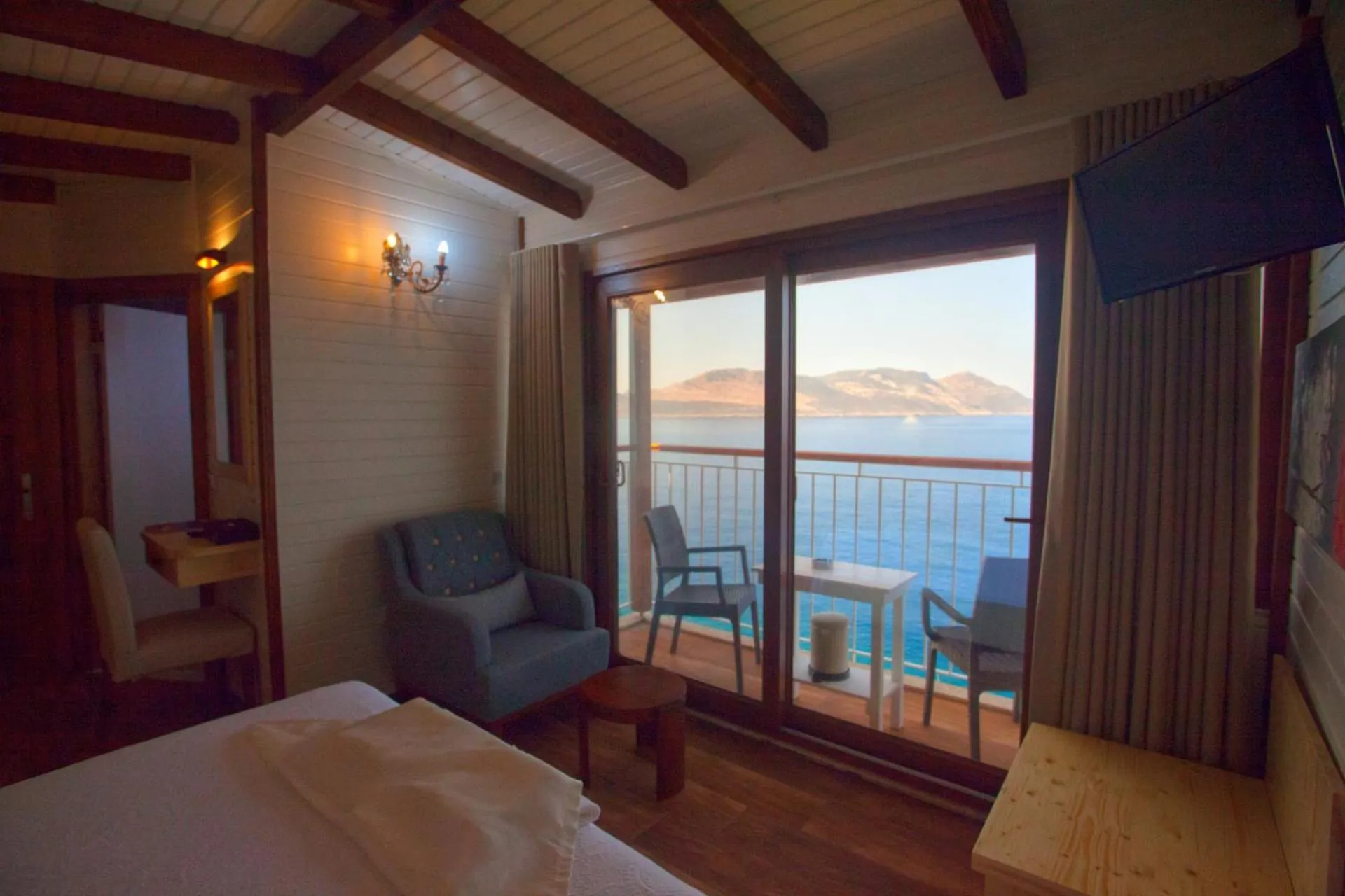 Sea view, Bed in Sunset Villa Hotel