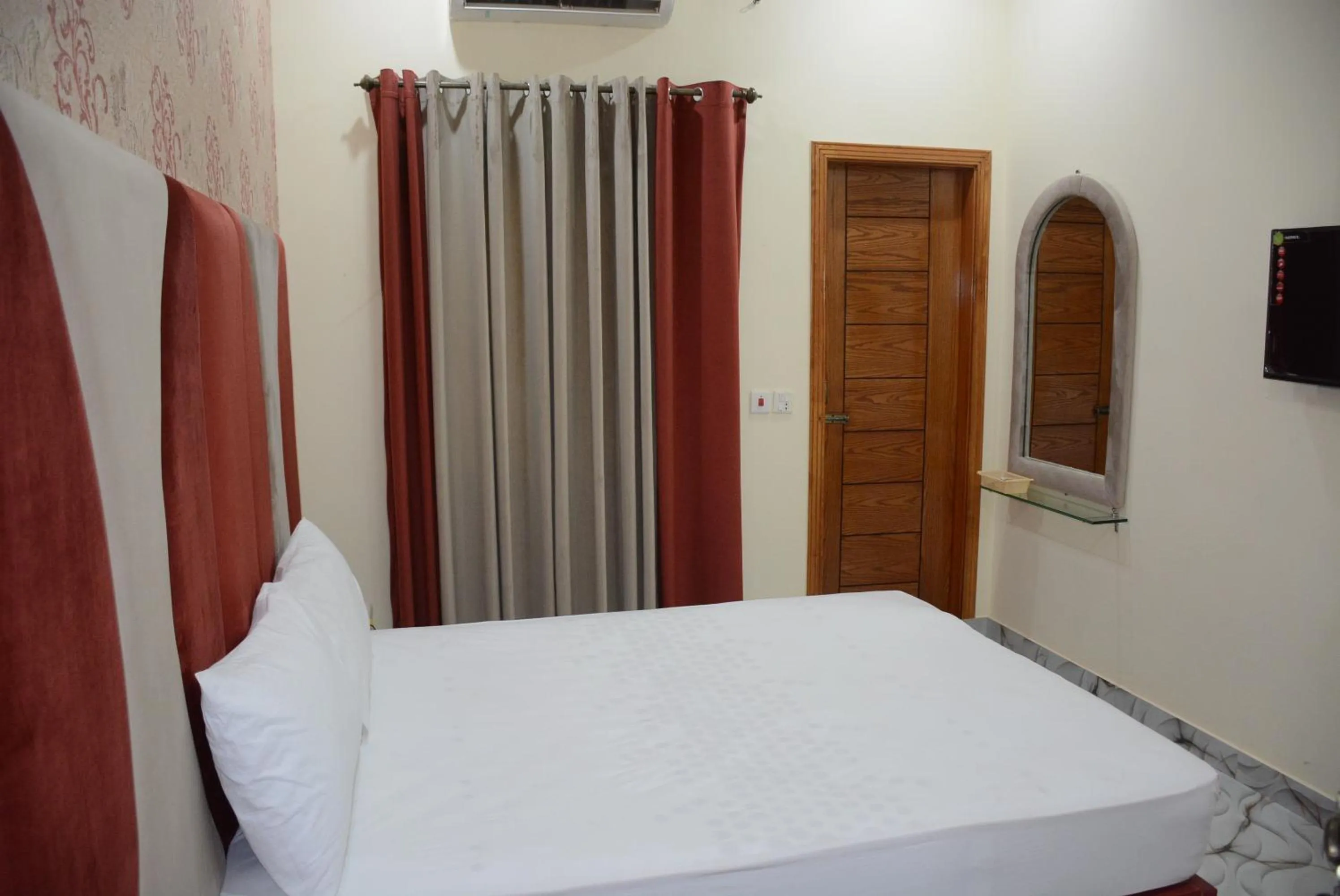 Photo of the whole room, Bed in Hotel The Taj Multan