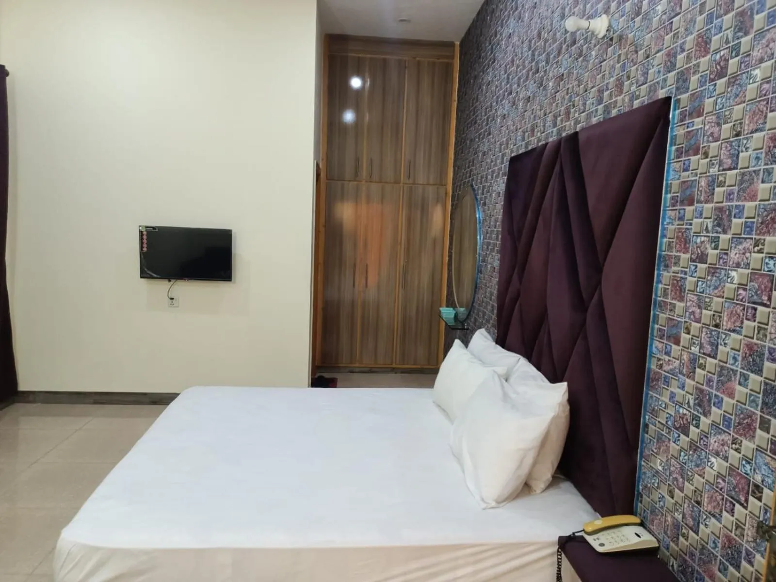 Photo of the whole room, Bed in Hotel The Taj Multan