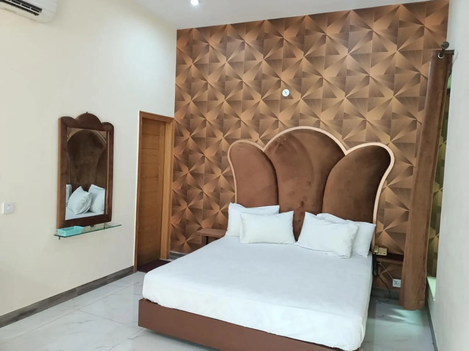 Photo of the whole room, Bed in Hotel The Taj Multan