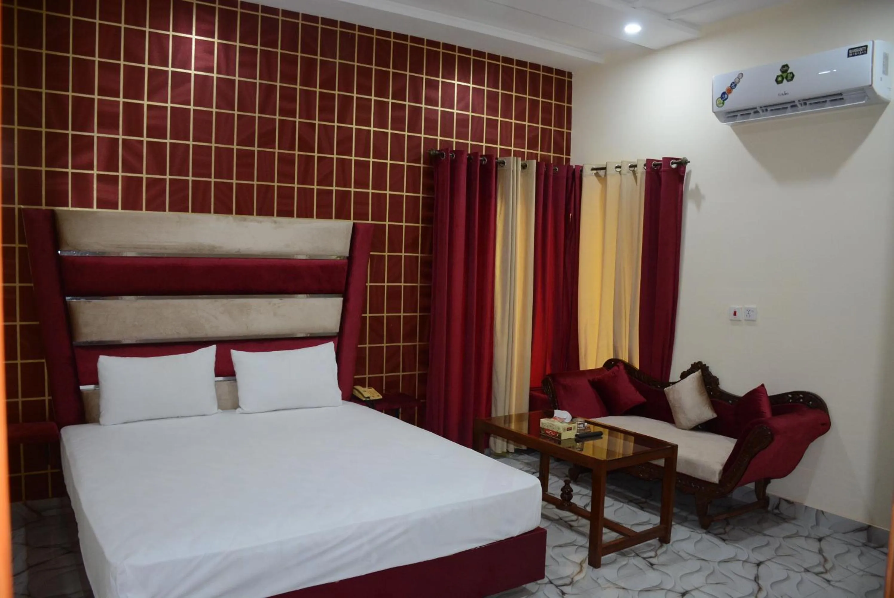 Photo of the whole room, Bed in Hotel The Taj Multan