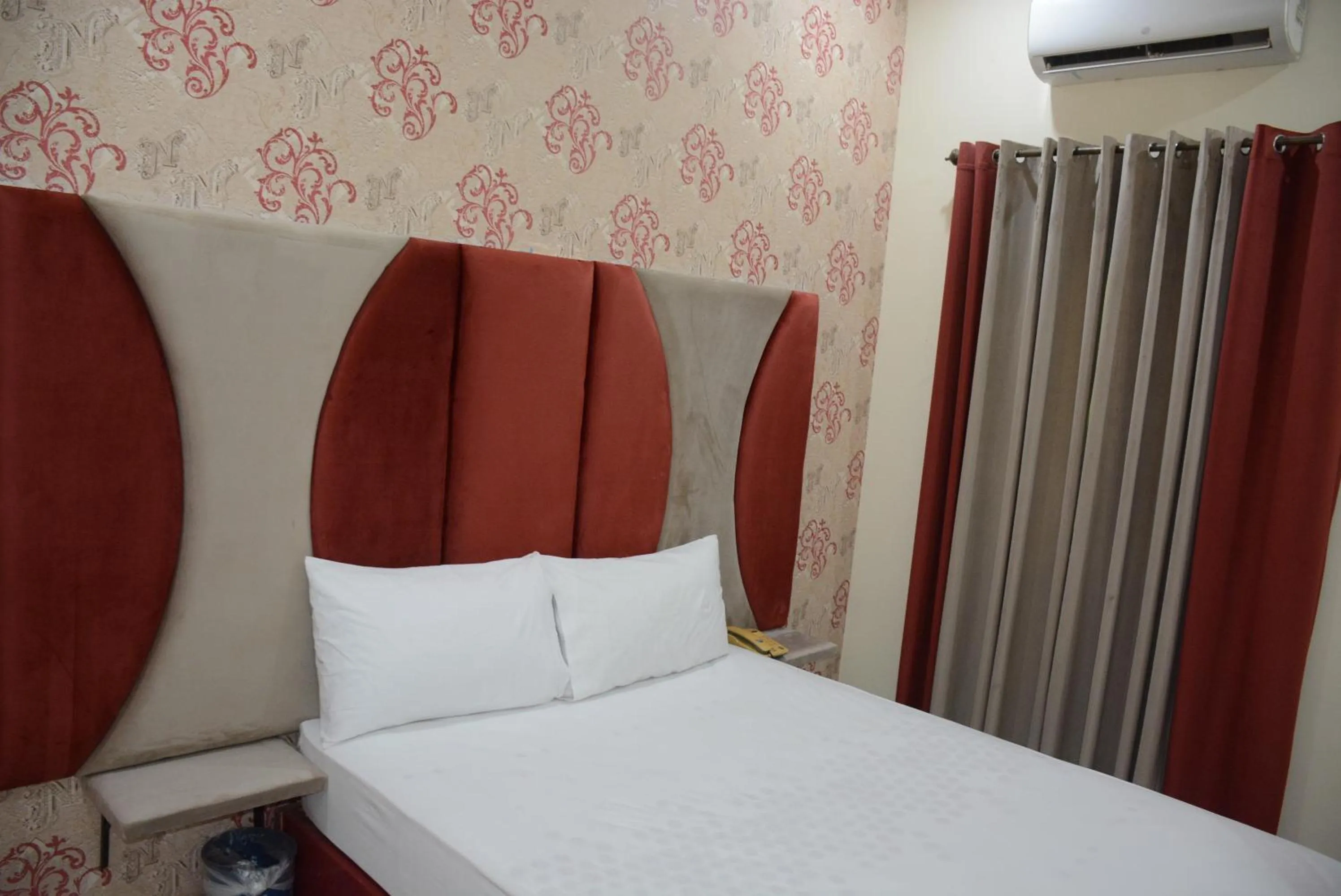 Photo of the whole room, Bed in Hotel The Taj Multan