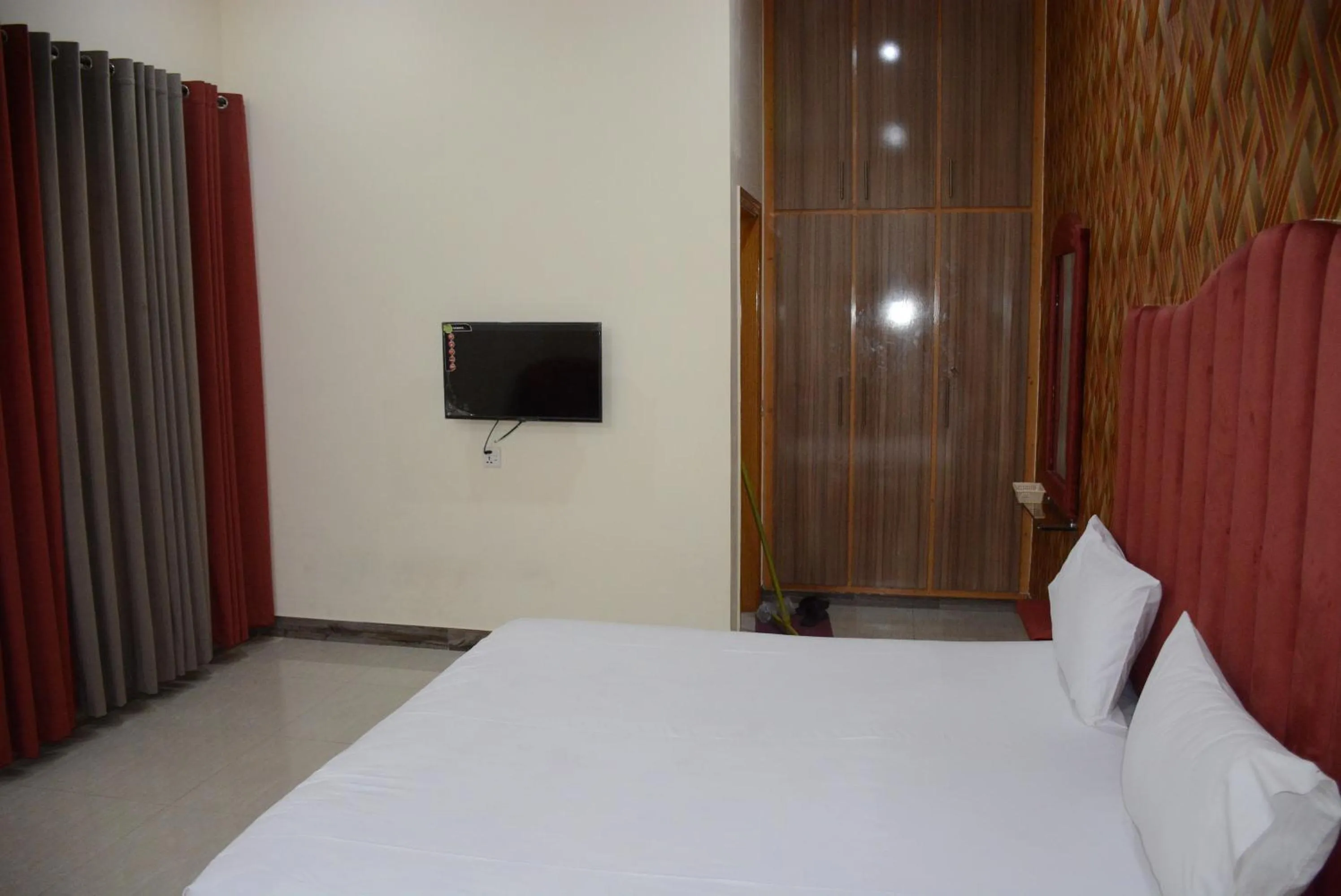 Photo of the whole room, Bed in Hotel The Taj Multan