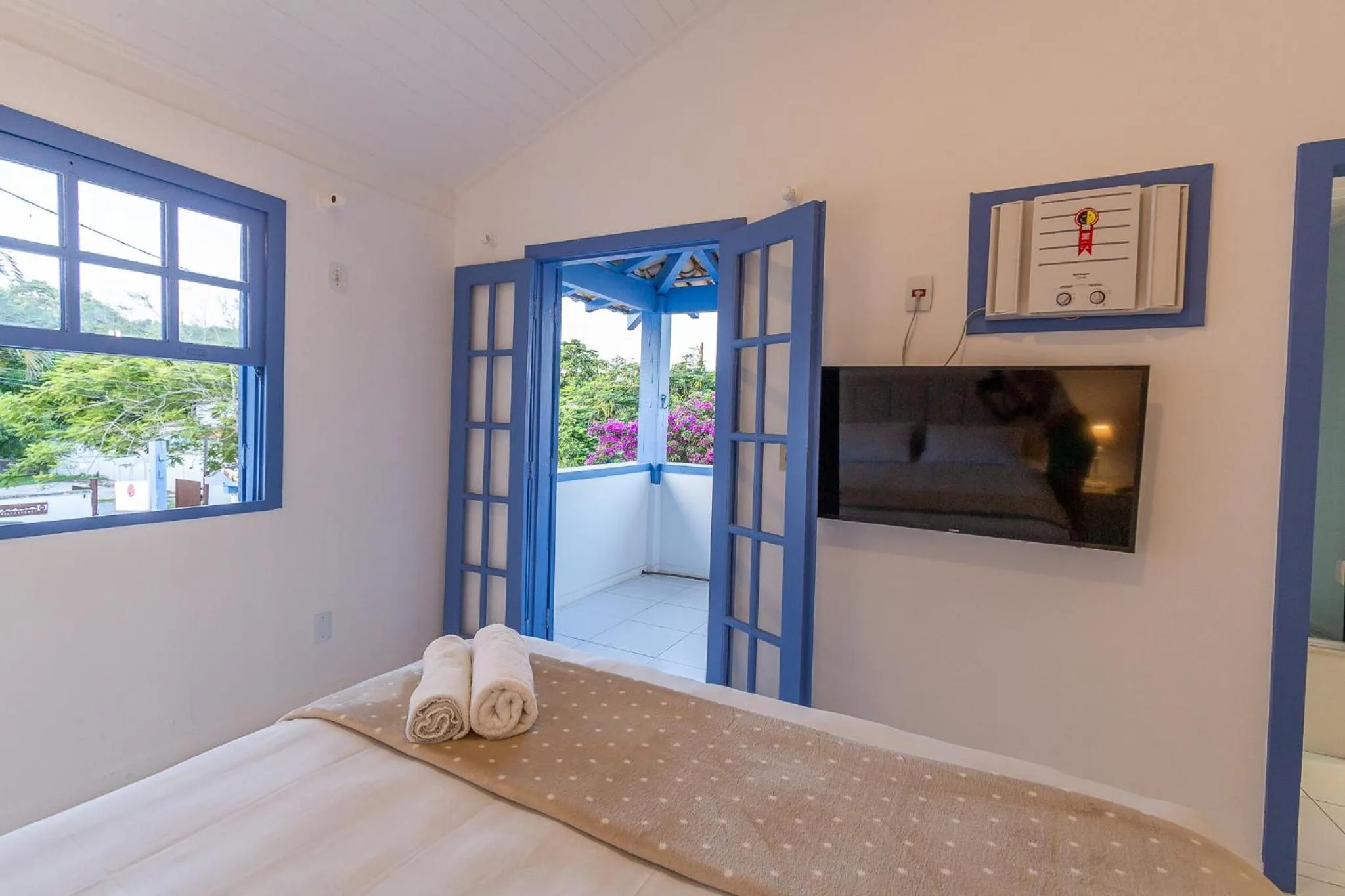 Photo of the whole room, Bed in Pousada Vila Capri