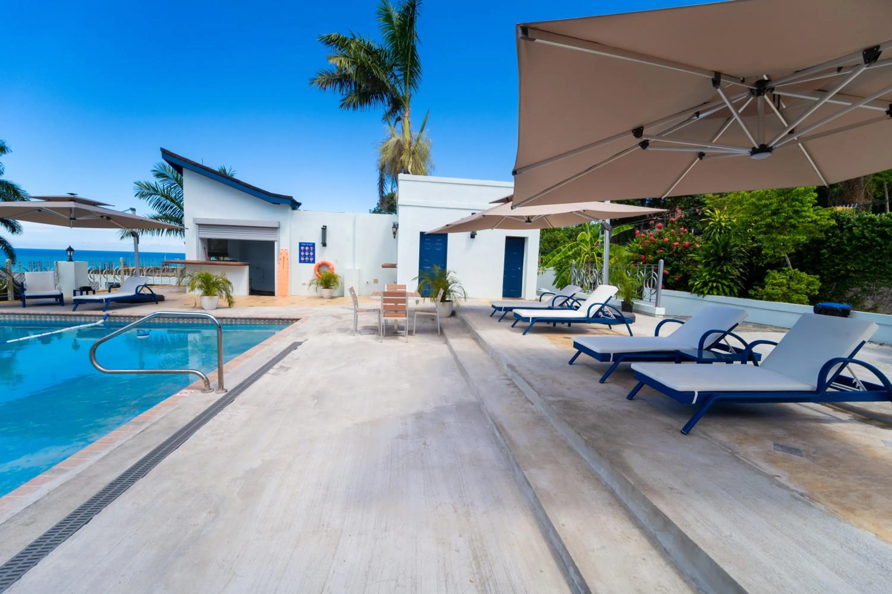 Swimming pool in Hotel 39 Jamaica
