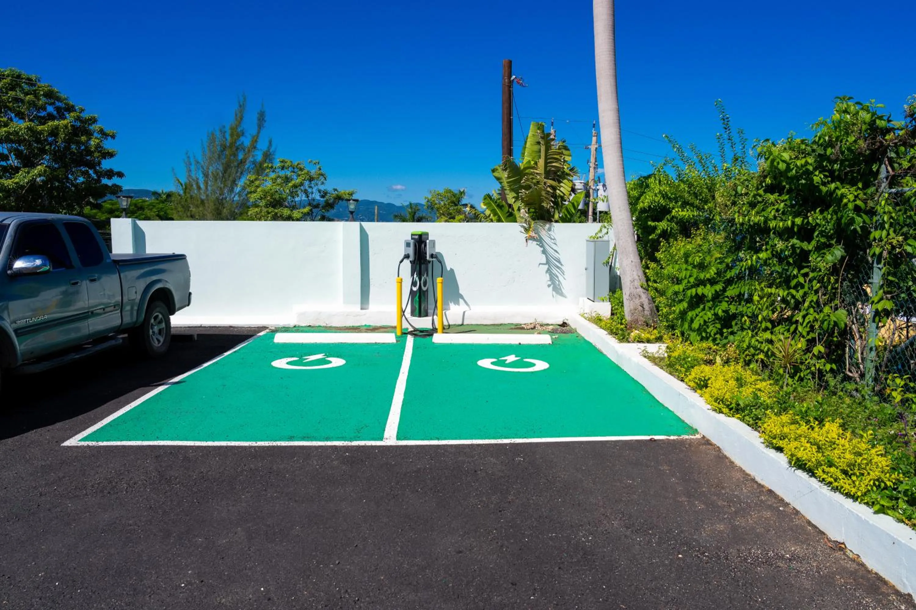 Parking in Hotel 39 Jamaica