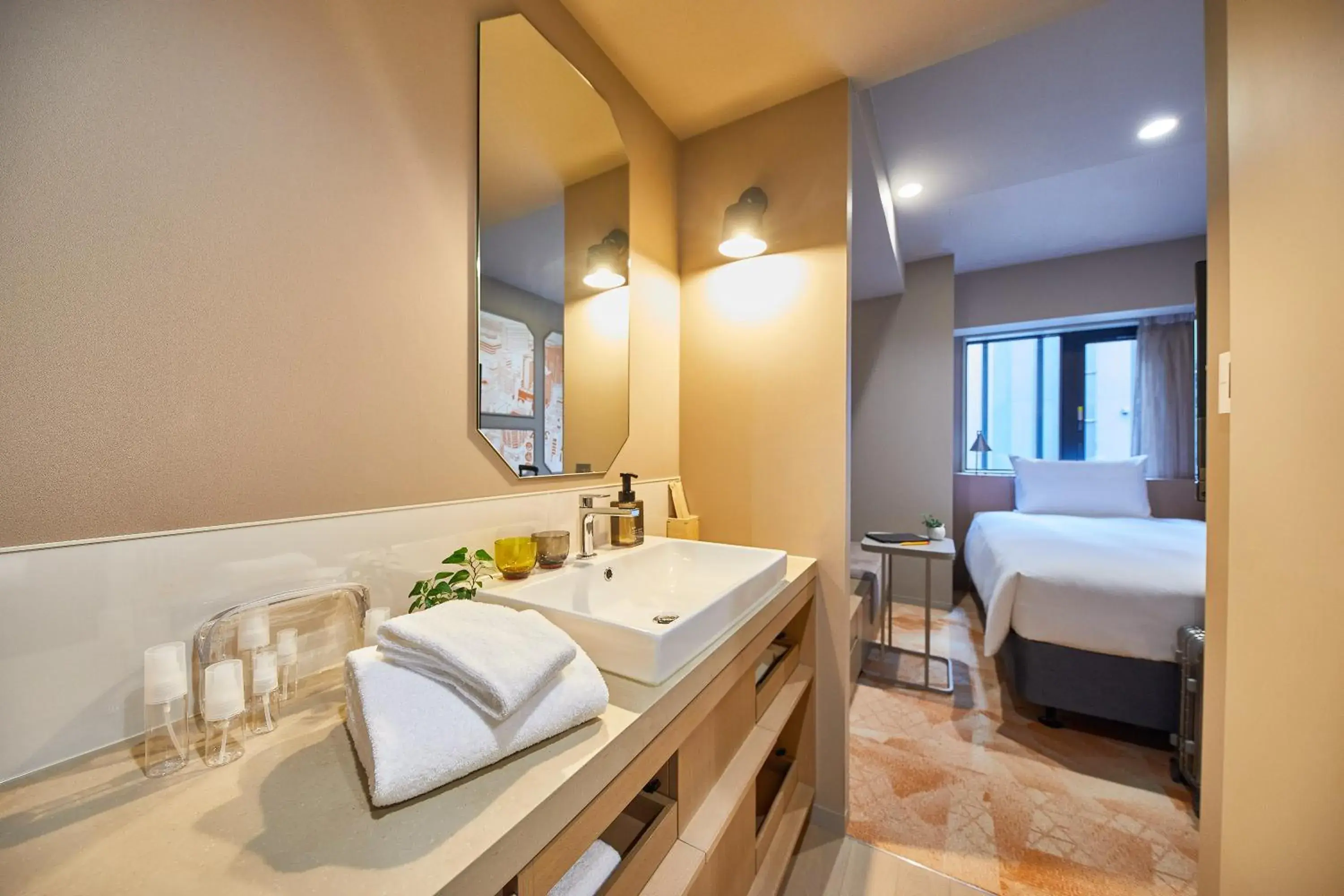 Good for One (Studio Single) in lyf Ginza Tokyo Good for One (Studio Single) in lyf Ginza Tokyo