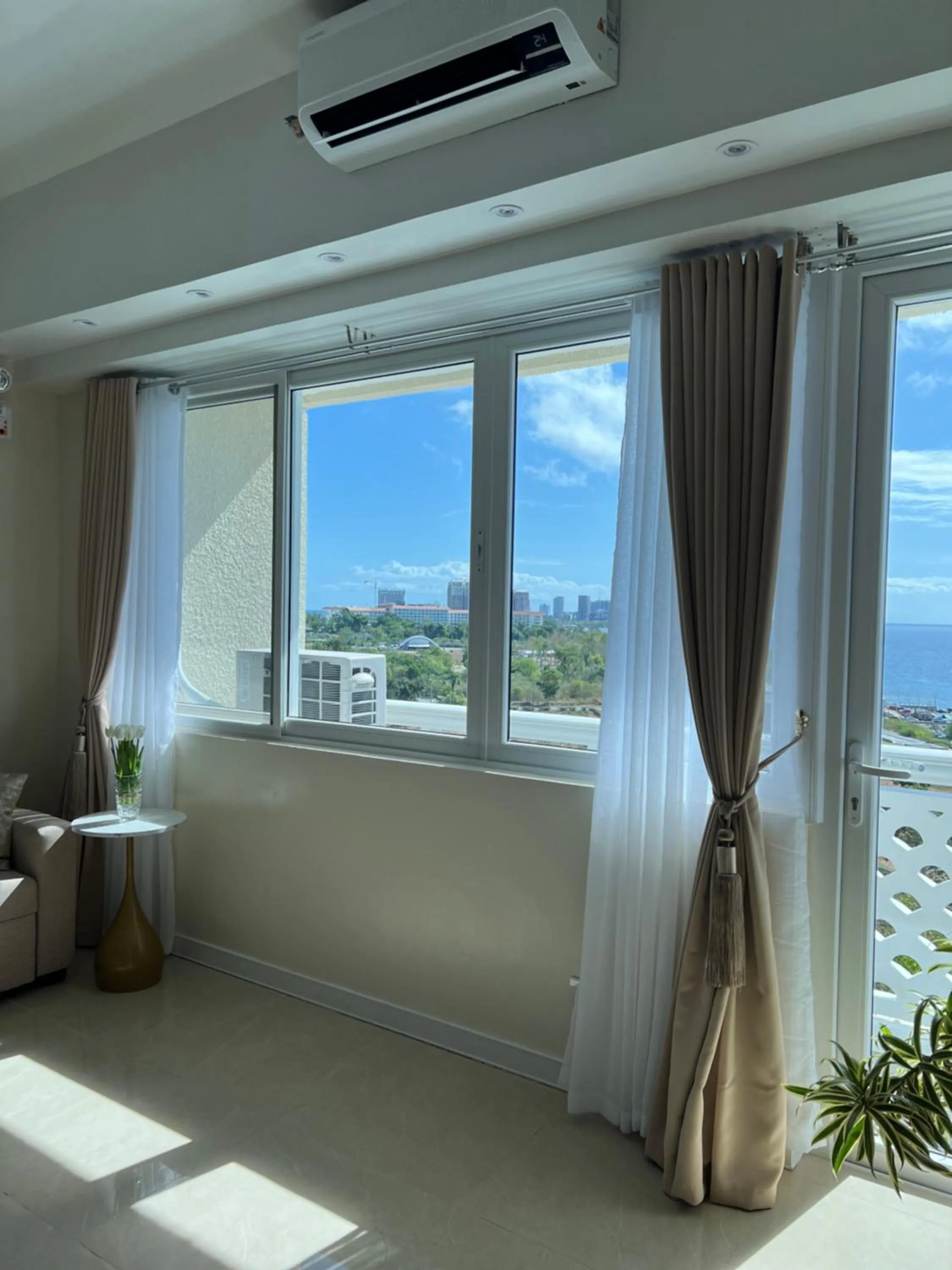 King Suite with Ocean View in La Mirada Residences Sea-view Suites