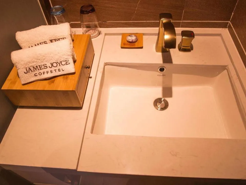 JAMES JOYCE COFFETEI- Guangzhou Beijing Road Metro Station Pedestrian Street Branch