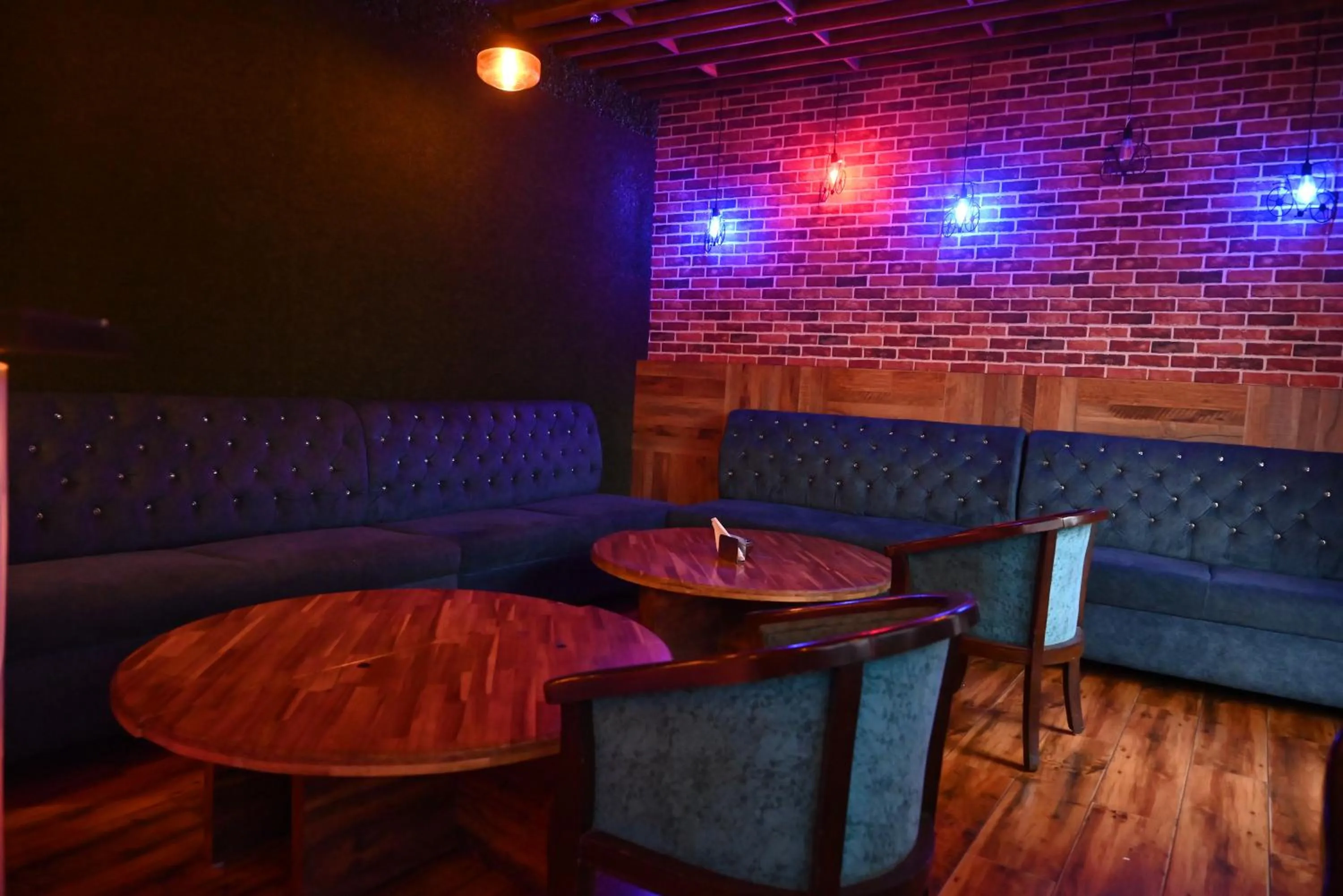 Restaurant/places to eat in HOTEL SUN GREEN