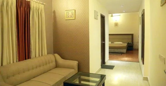 Living room, Bed in HOTEL SUN GREEN