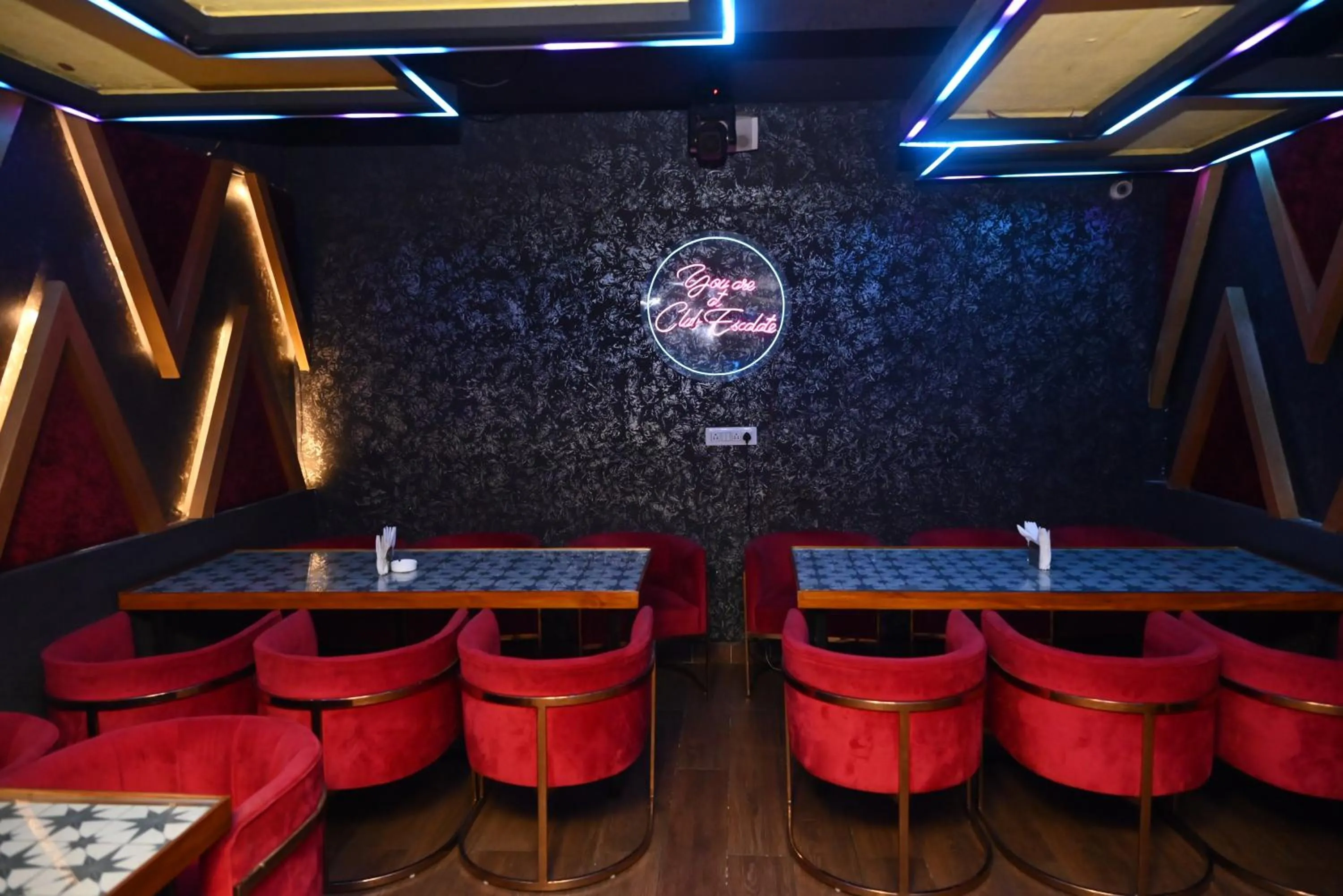 Restaurant/places to eat in HOTEL SUN GREEN