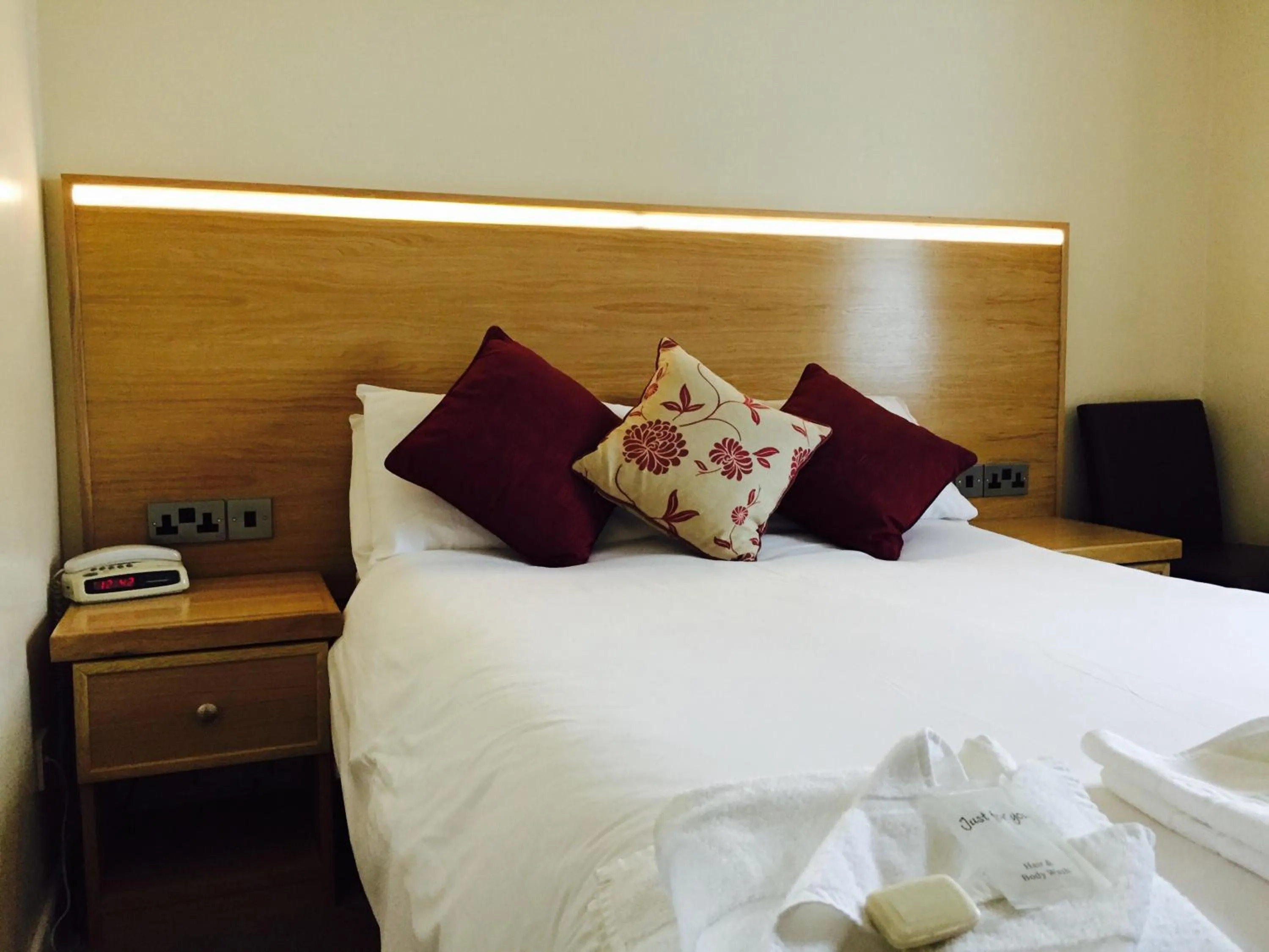 Bed in Anchorage Hotel & Spa