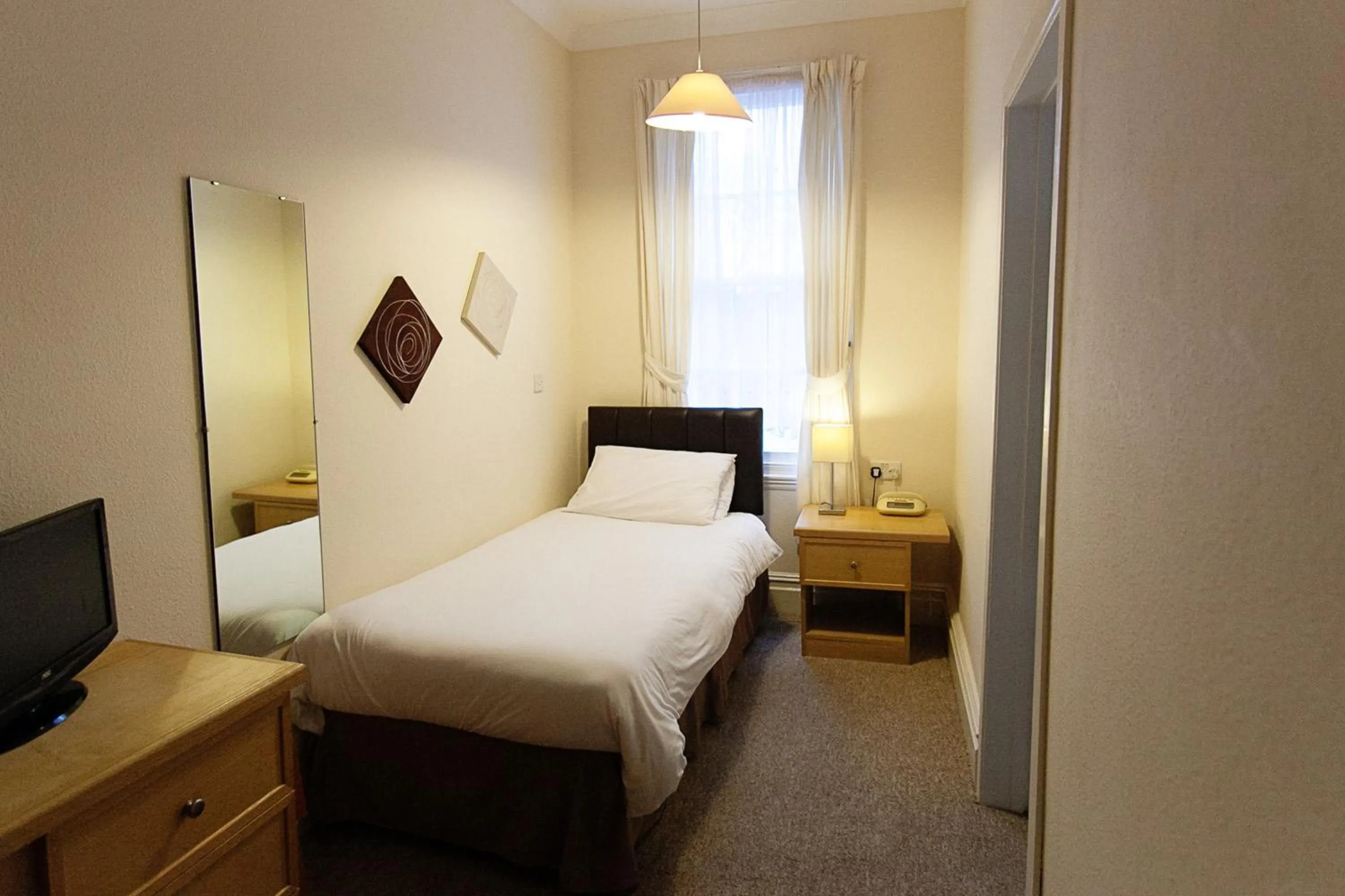 Photo of the whole room, Bed in Anchorage Hotel & Spa