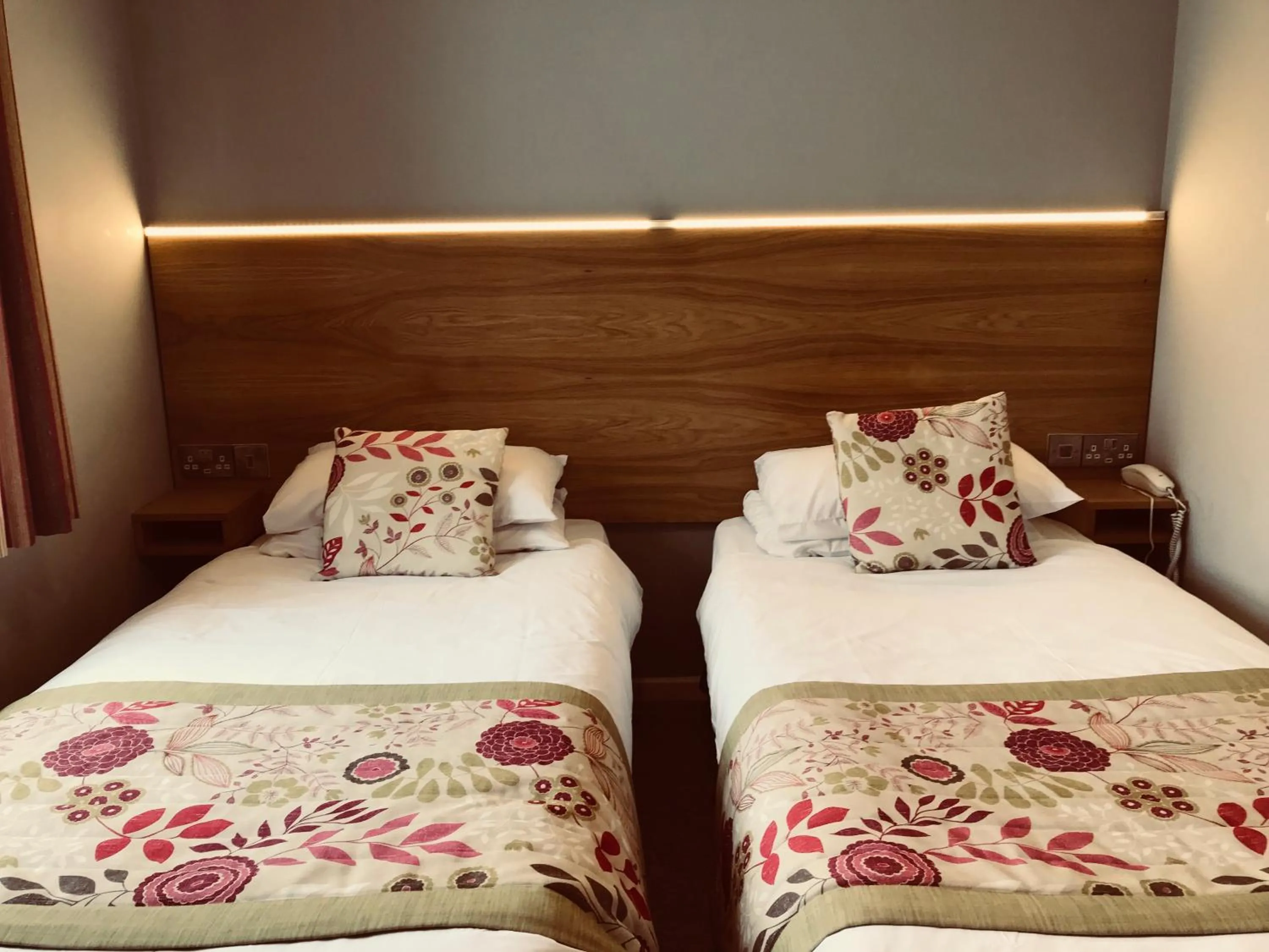 Bedroom, Bed in Anchorage Hotel & Spa