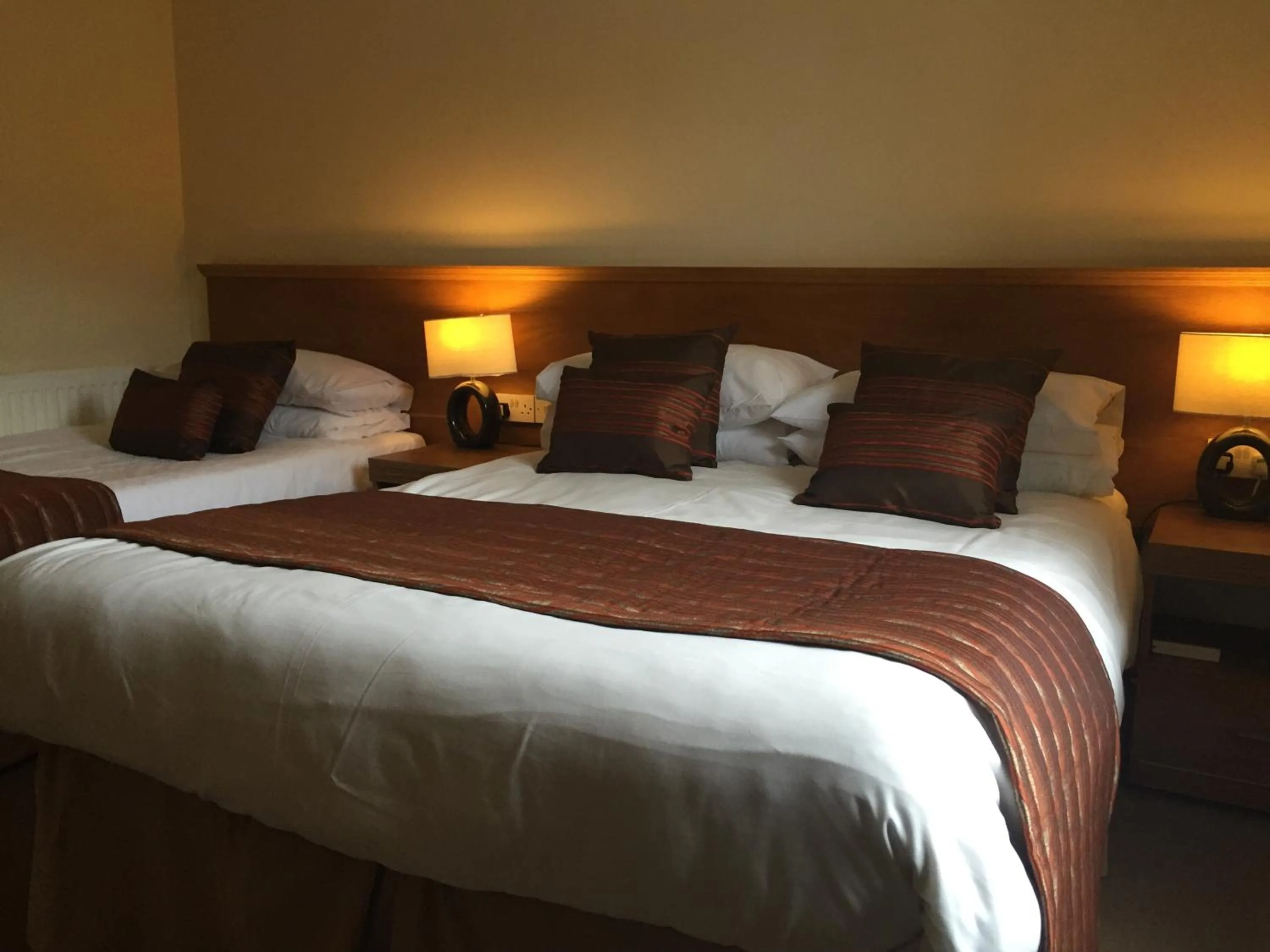 Property building, Bed in Anchorage Hotel & Spa