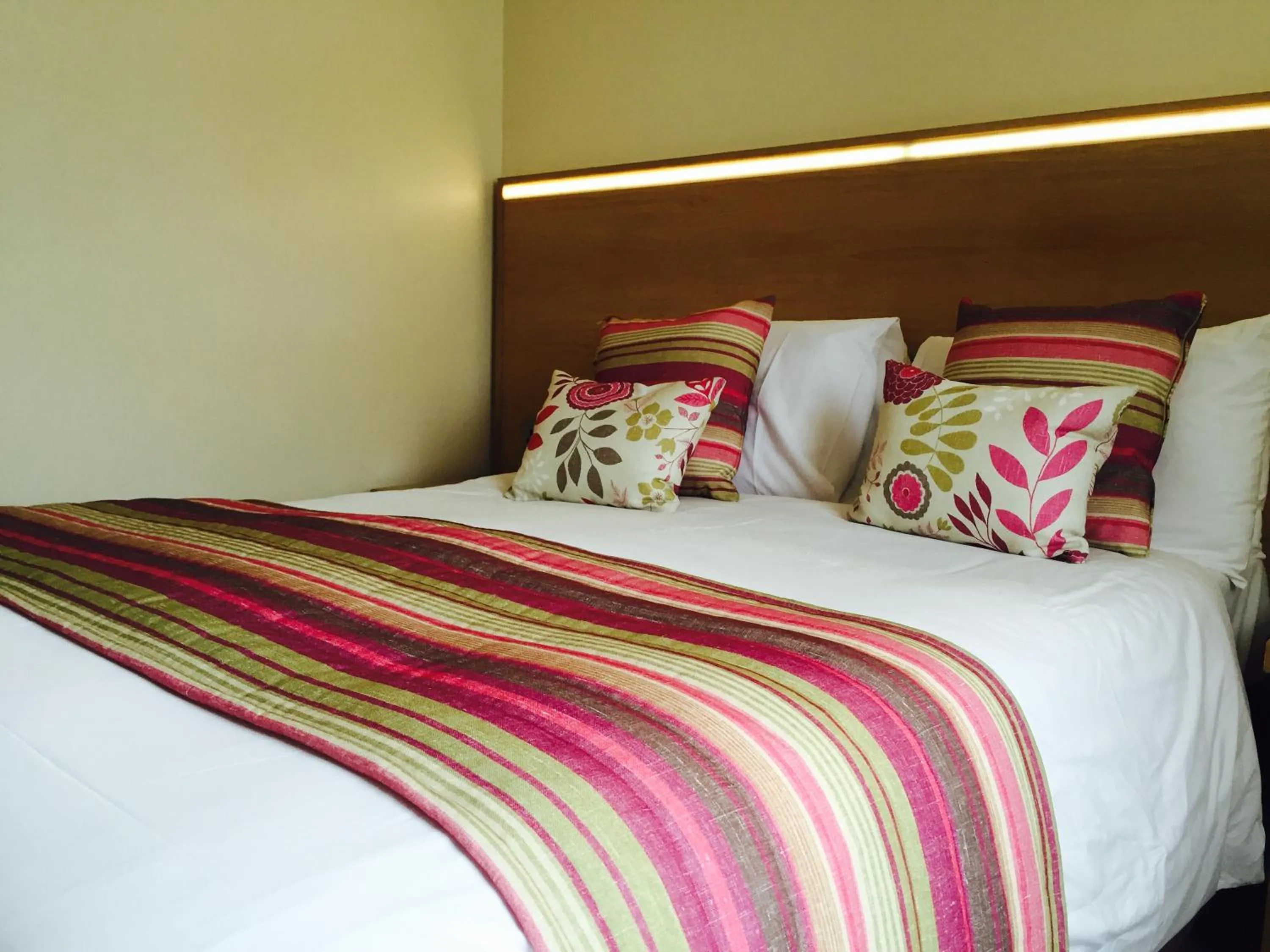 Property building, Bed in Anchorage Hotel & Spa