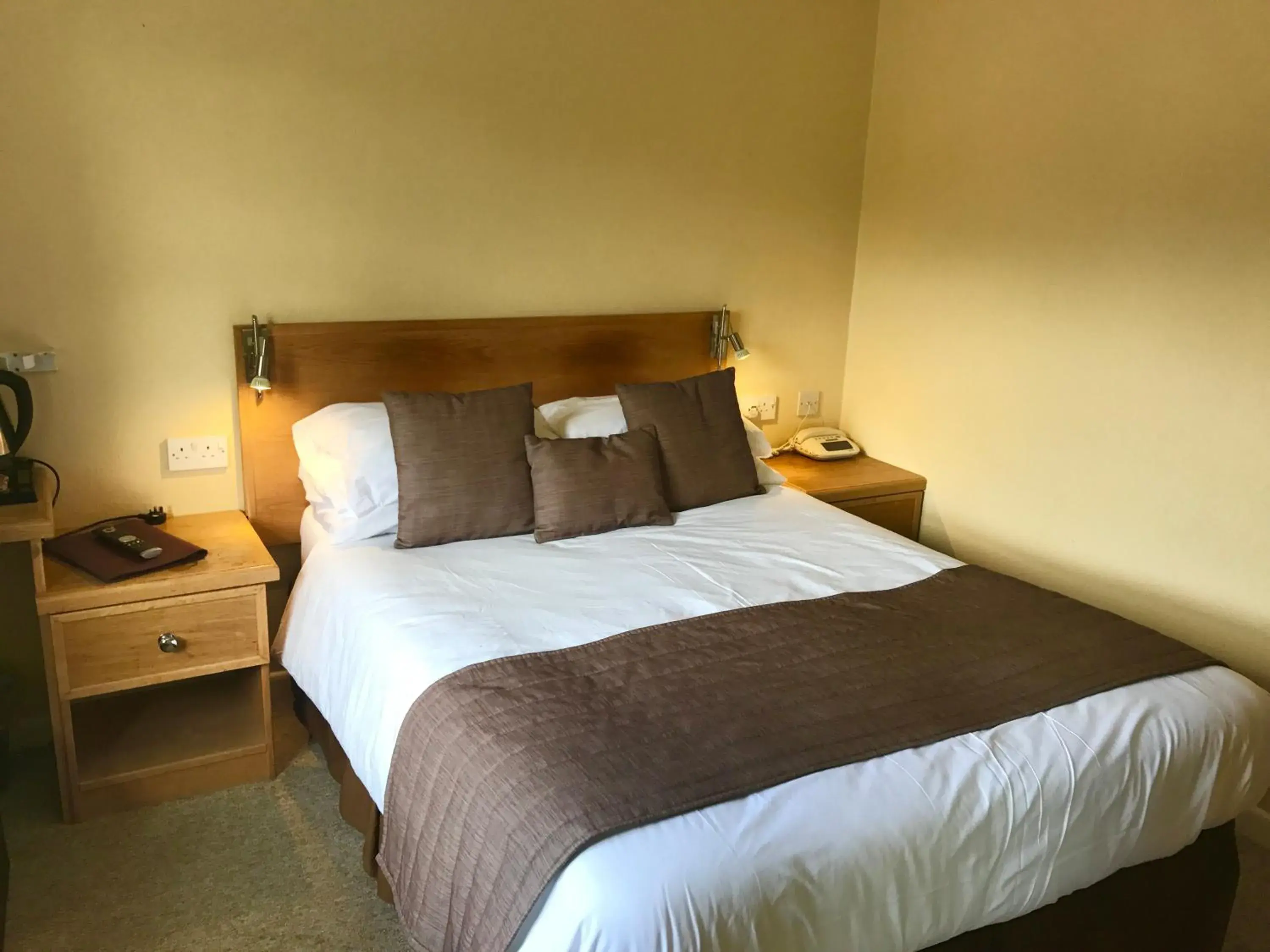 Basic Small Double Room in Anchorage Hotel & Spa Basic Small Double Room in Anchorage Hotel & Spa